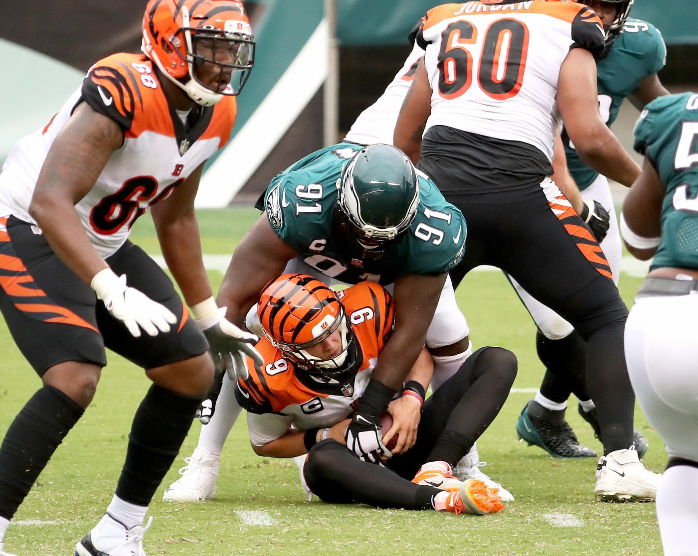 Fletcher Cox agrees to six-year contract with Eagles - Newsday