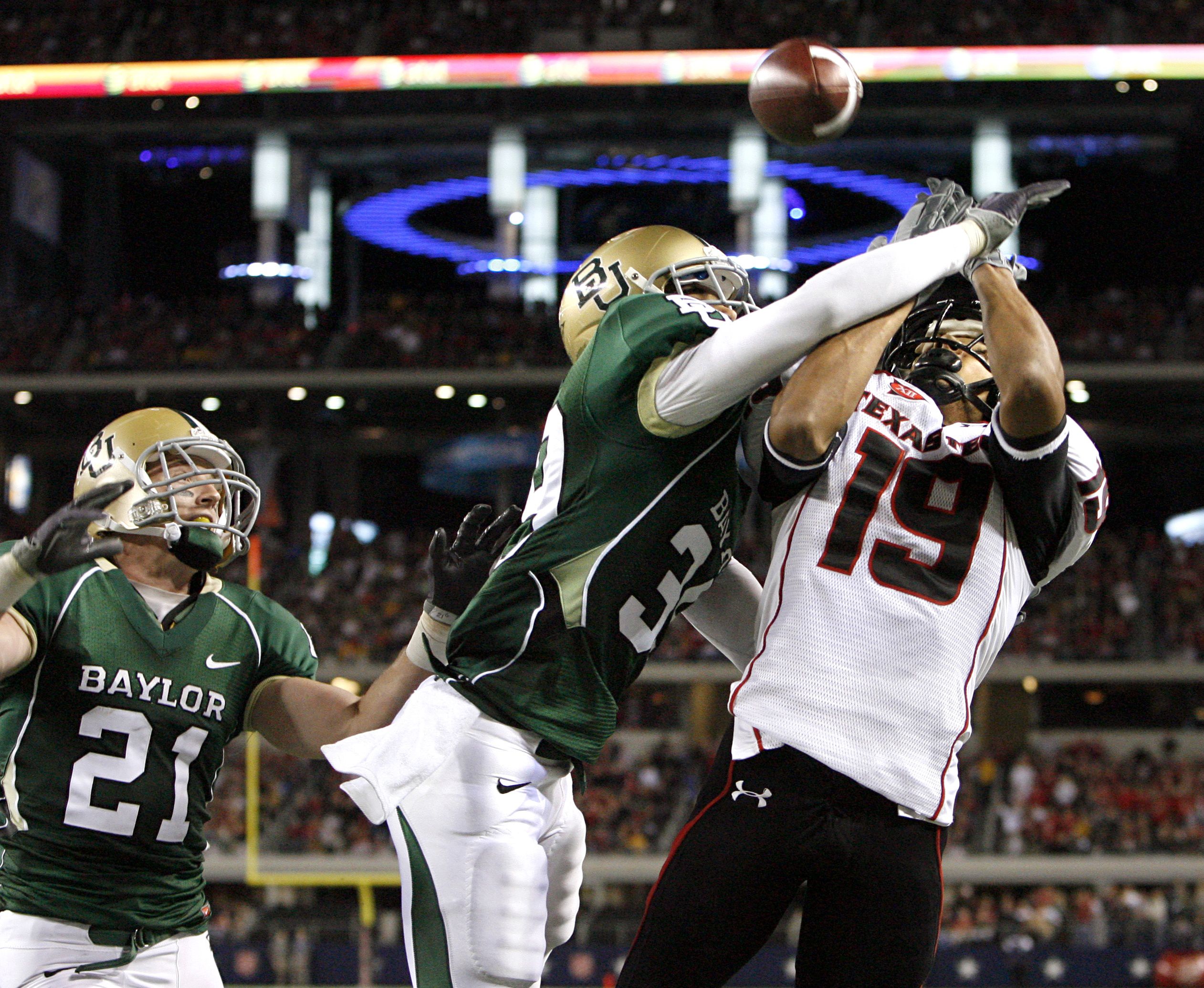 Baylor Unveils New Football Uniforms For 2011 