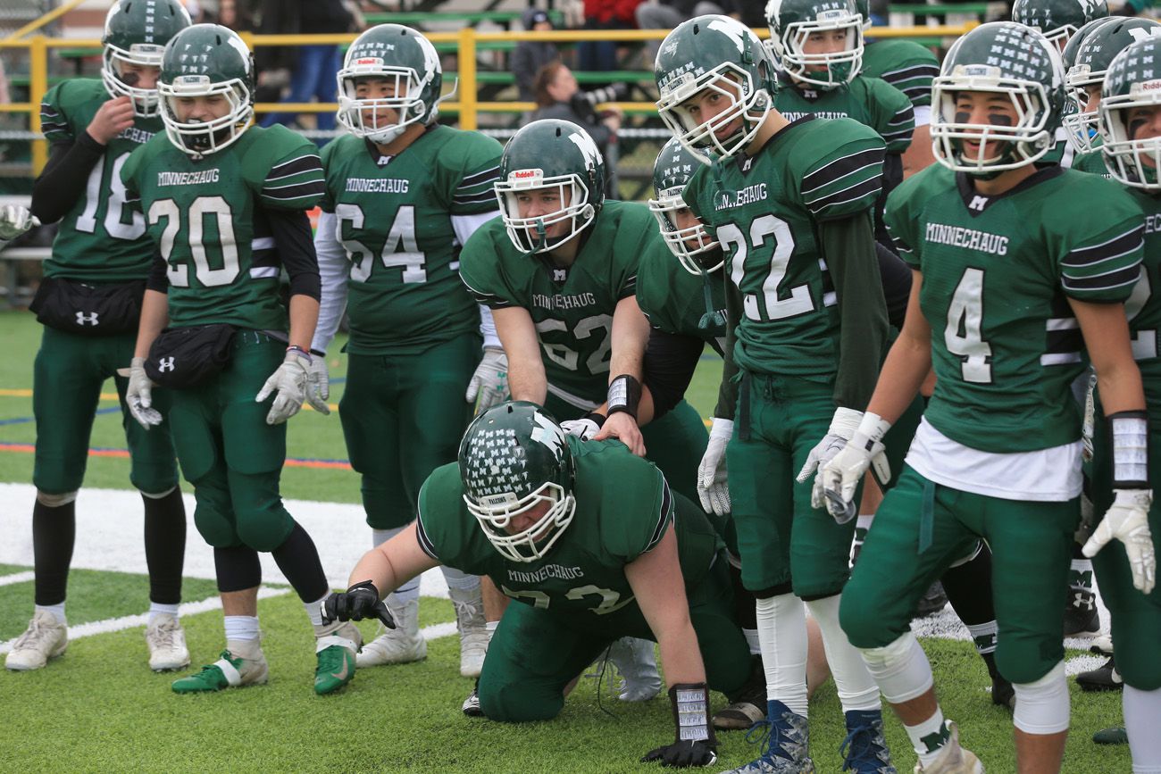 Minnechaug Undefeated At Home After 28 7 Win Over Westfield On Thanksgiving Photos Masslive Com