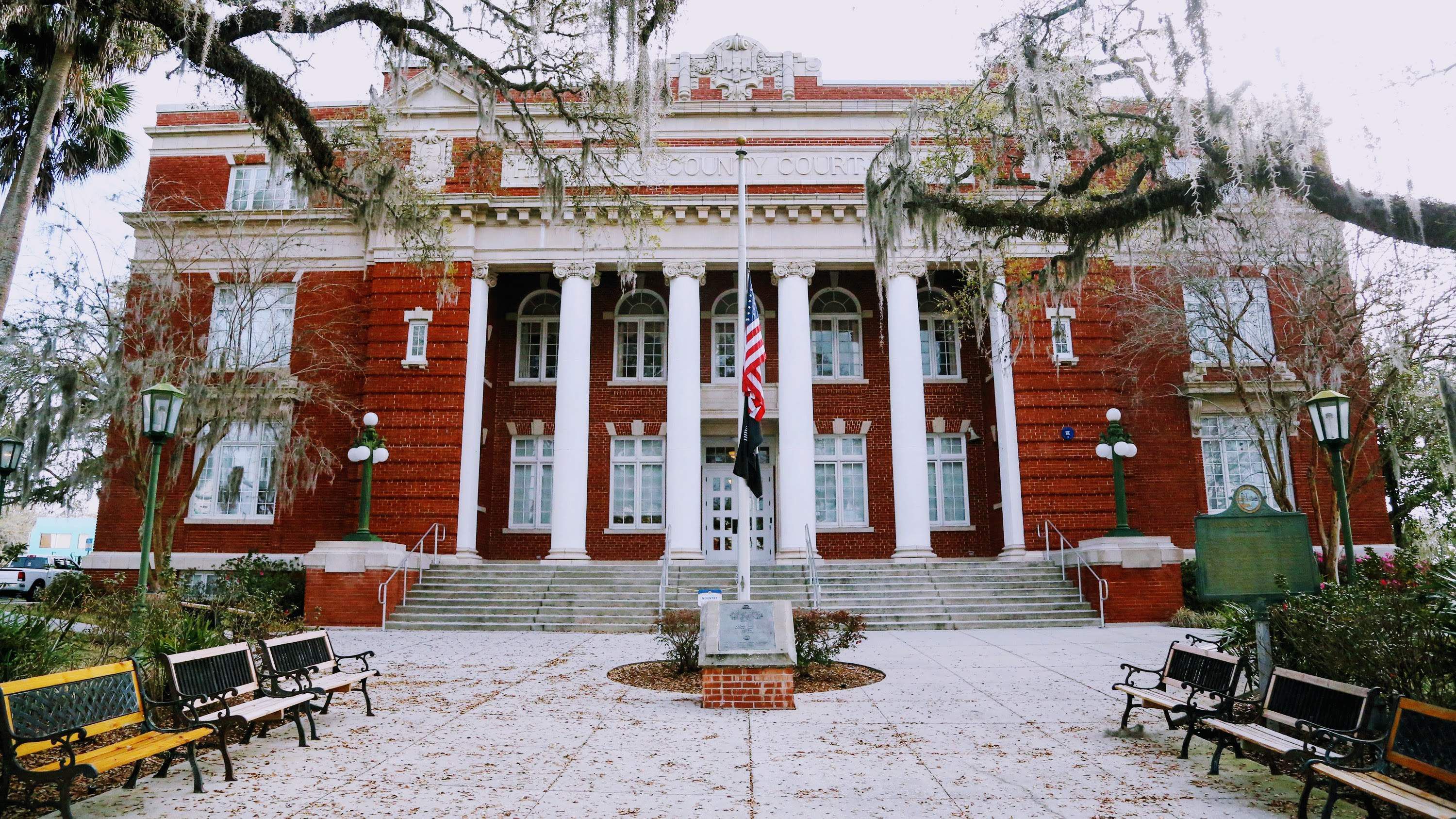 Hernando voters favor incumbents in primary election