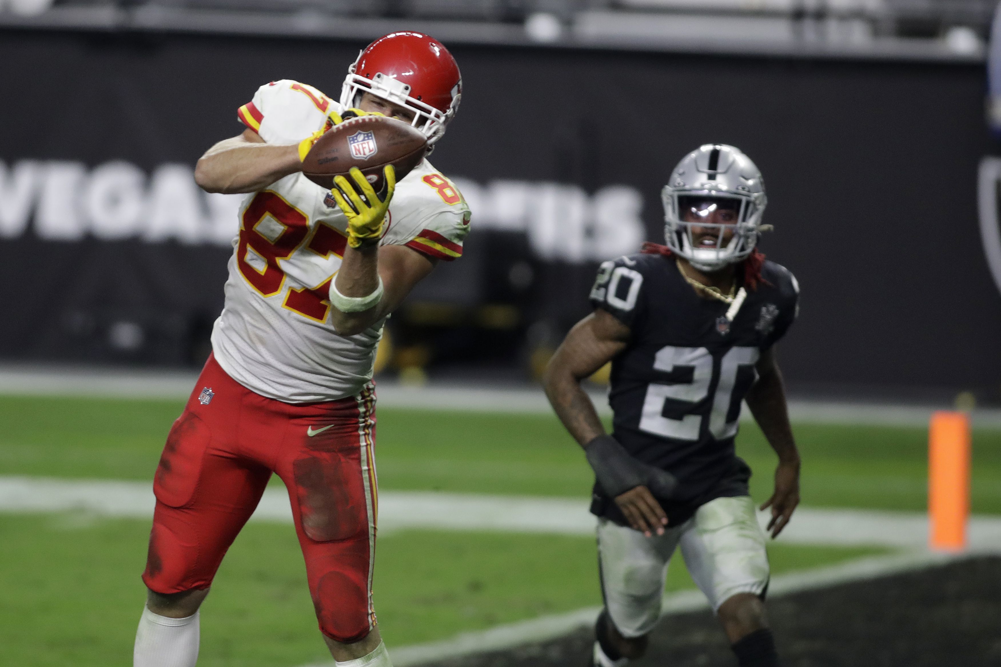 Kansas City Chiefs 35-31 Las Vegas Raiders: Patrick Mahomes throws