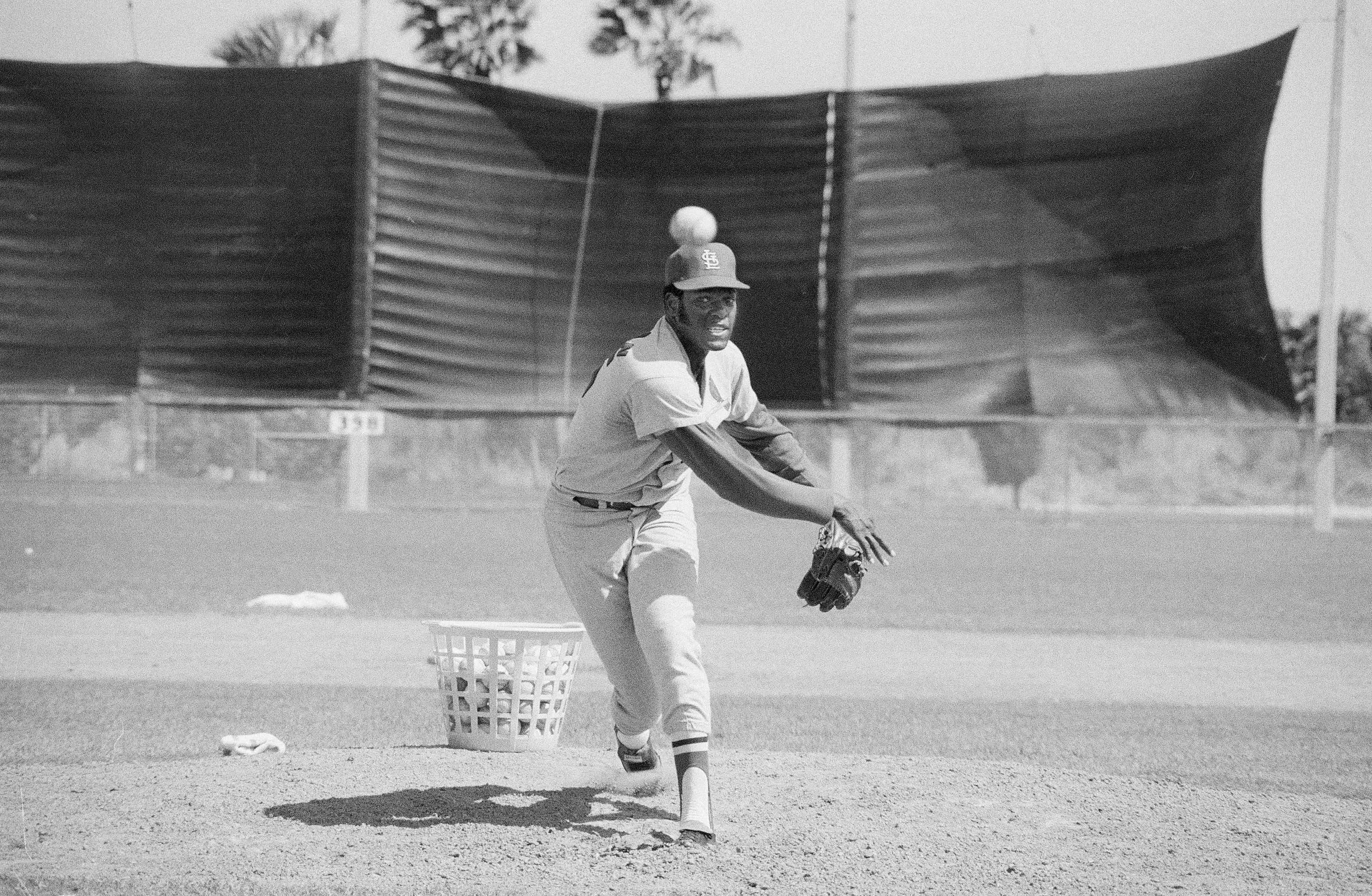 Bob Gibson death leaves void in MLB community - Sports Illustrated