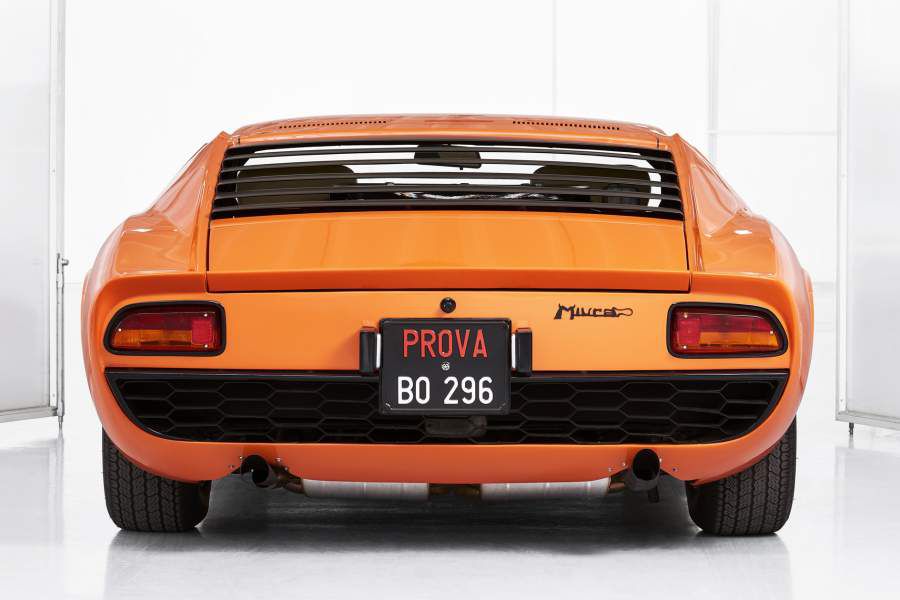 lamborghini-miura-chassis-number-3586-used-during-filming-of-the-italian-job_100700471_h-900x600.jpg