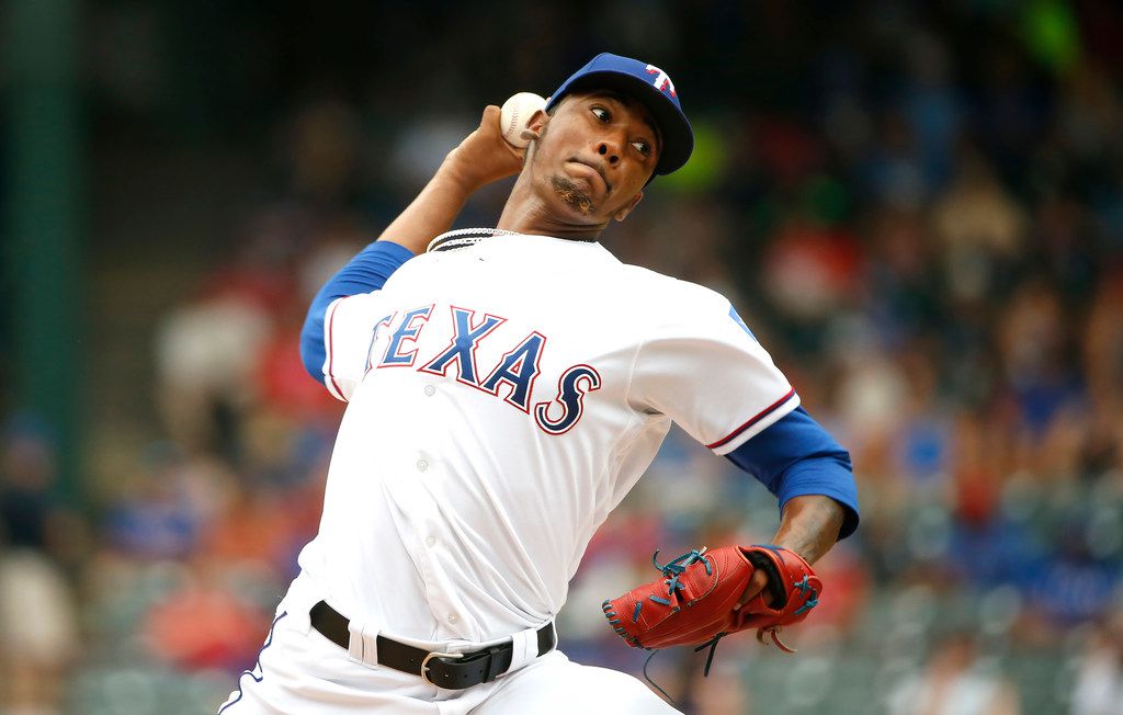 Texas Rangers: How will the roster shake up once Ronald Guzman returns?