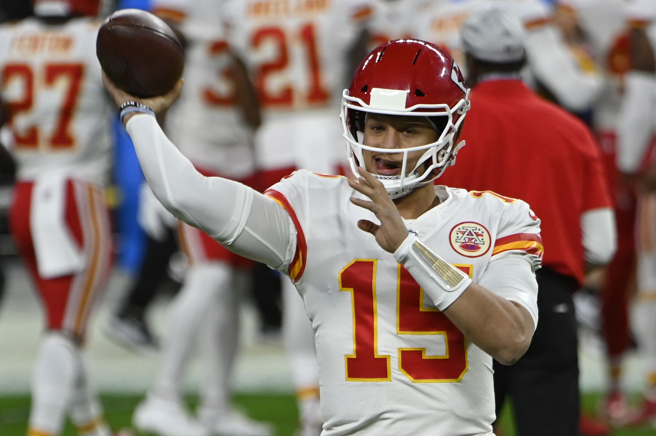 Mahomes vs. Brady spices up Thanksgiving holiday week