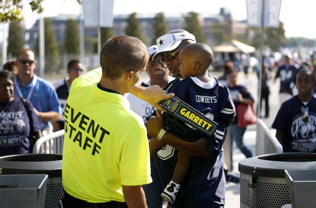 Dallas Cowboys will hand out small see through bags to fans who