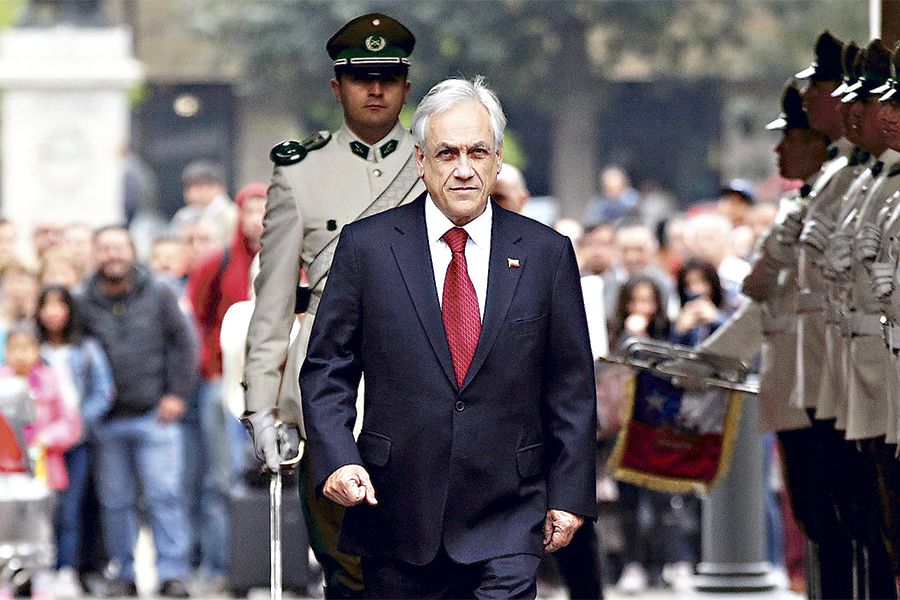 Presidente Piñera es recibido con honores por la guardia de palacio 16/10/18.