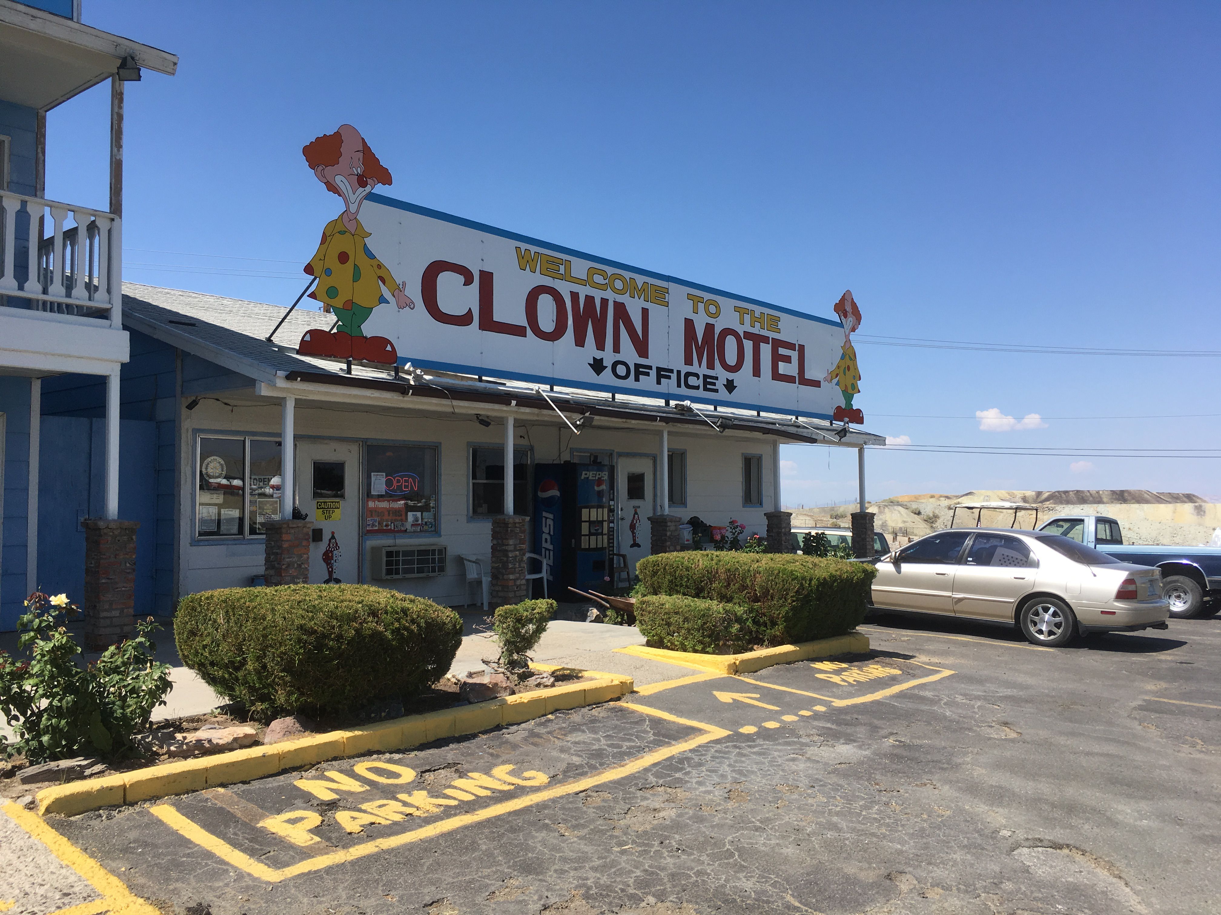 Silver State Sights: The Clown Motel