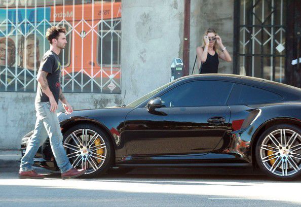 adam-levine-seen-with-his-new-porsche-911-turbo-s_5.jpg