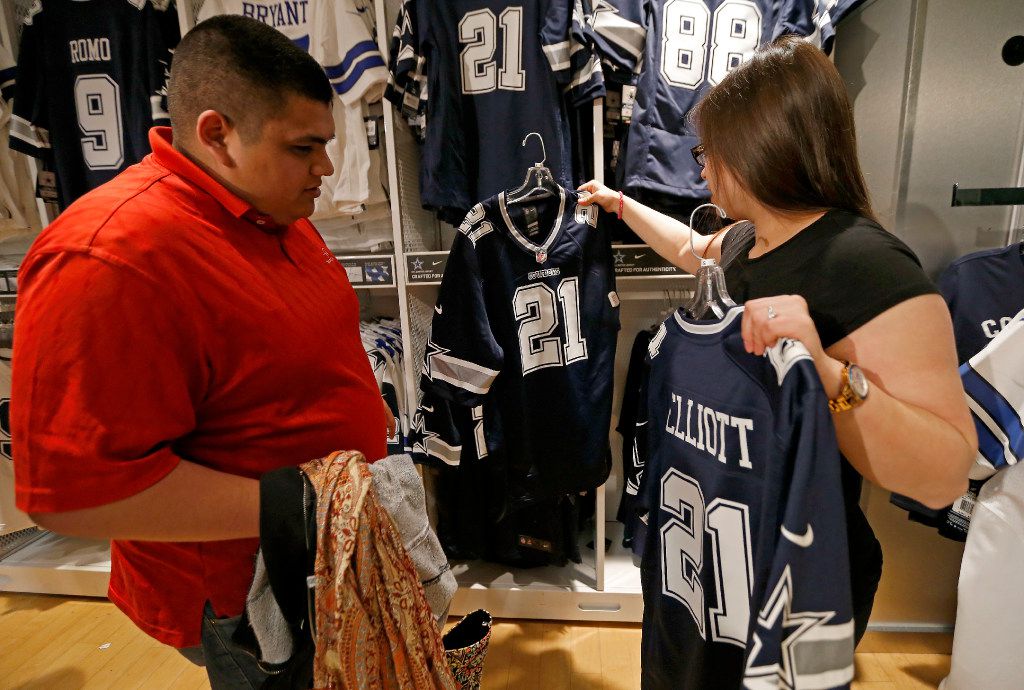 Some Cowboys fans fuming over fumbled Christmas gift orders