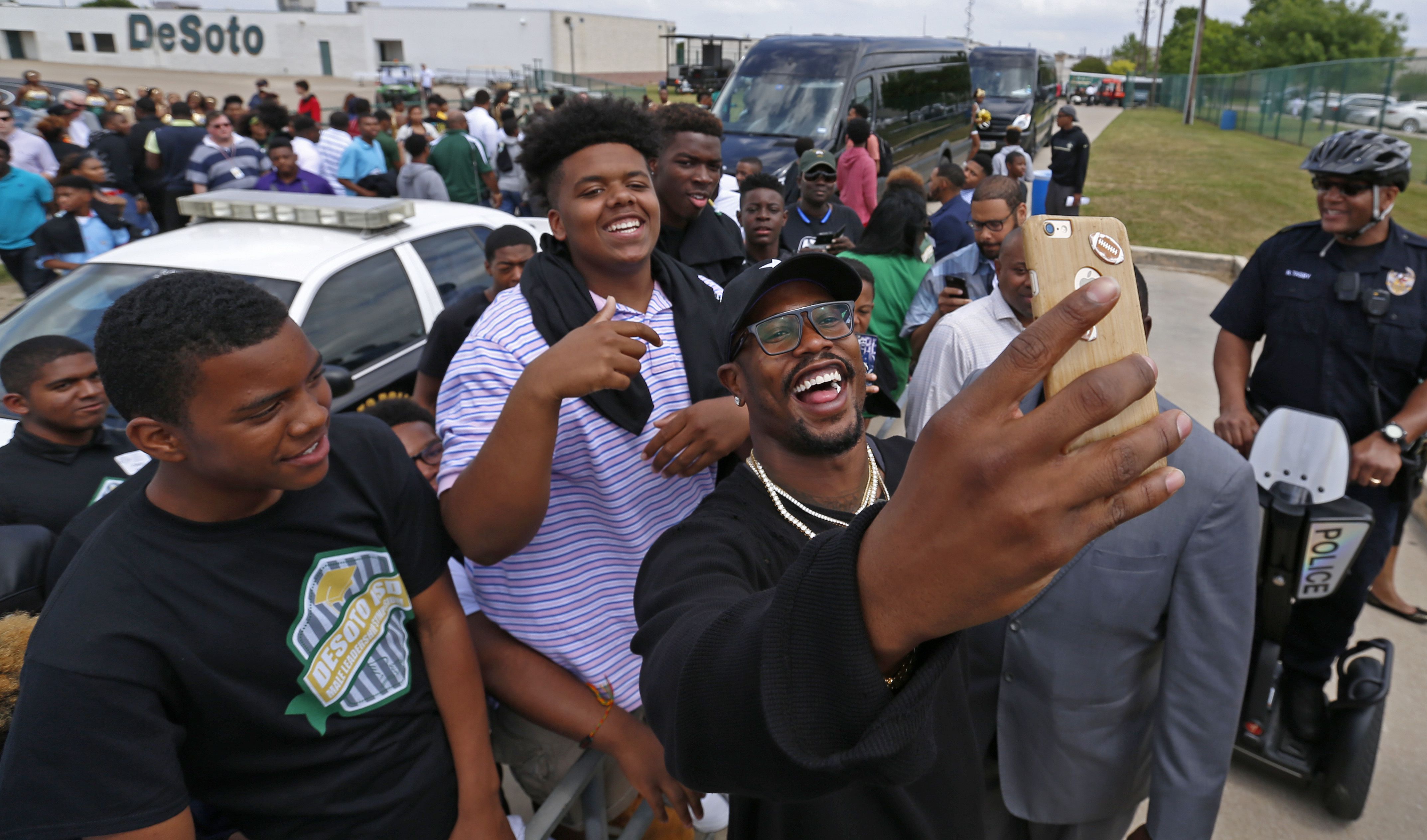 DeSoto's Von Miller wins Super Bowl MVP: Former Cowboys, local high school  and college football players in Super Bowl 50