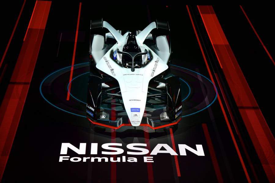 Nissan_Formula_E_Geneva_Unveiling___Photo_06-900x600.jpg