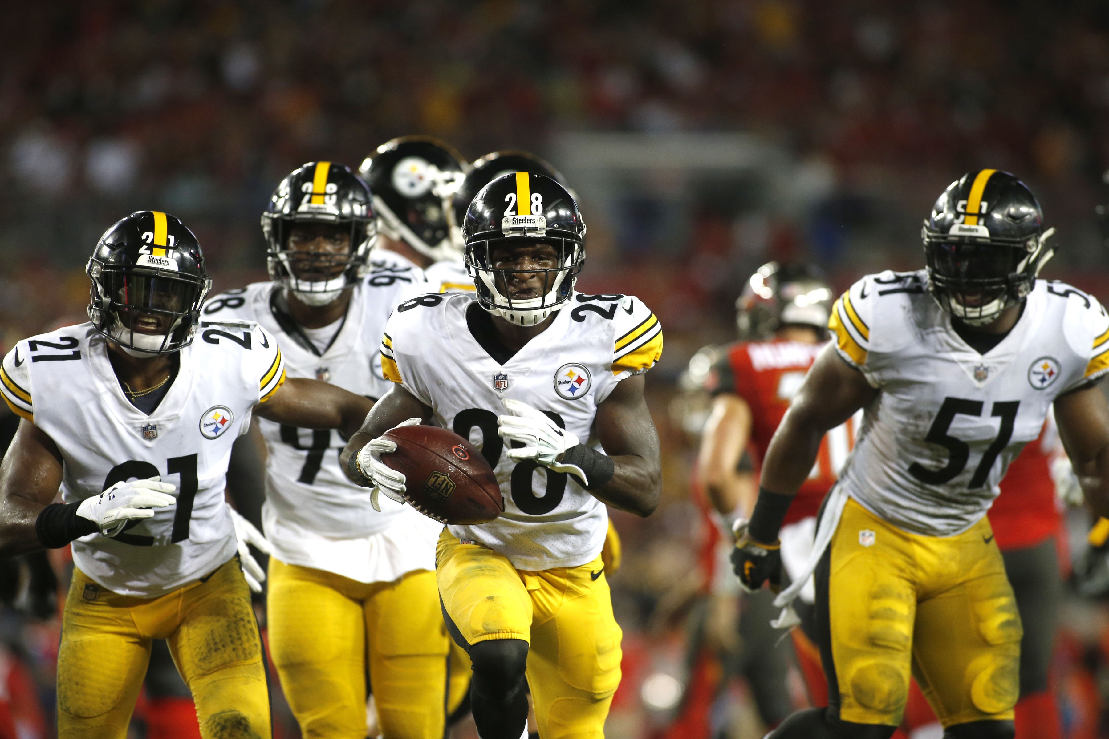 Steelers hold off Tampa Bay, 30-27, for their first win of the season