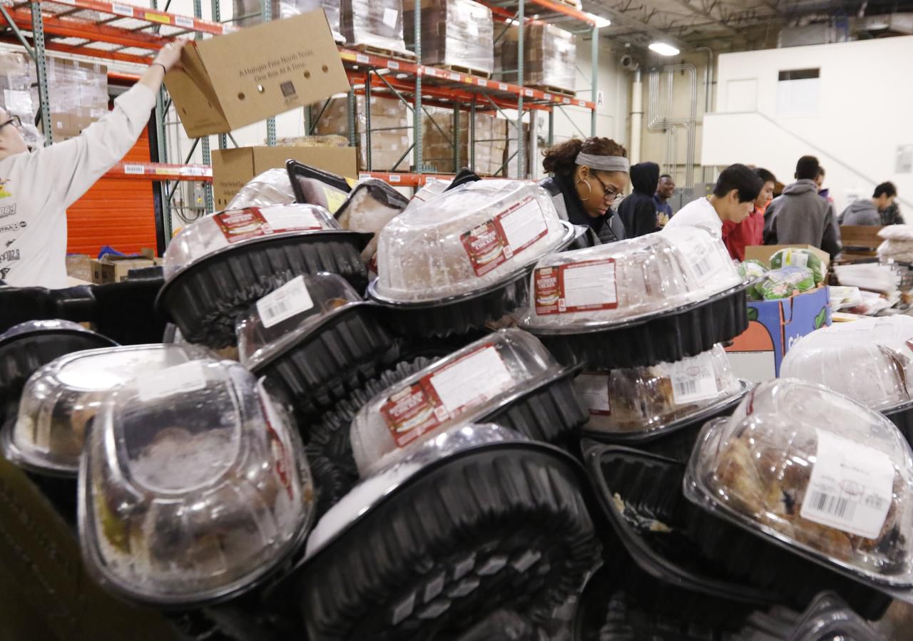 North Texas Food Bank Dishes Out 170 000 Meals A Day With More