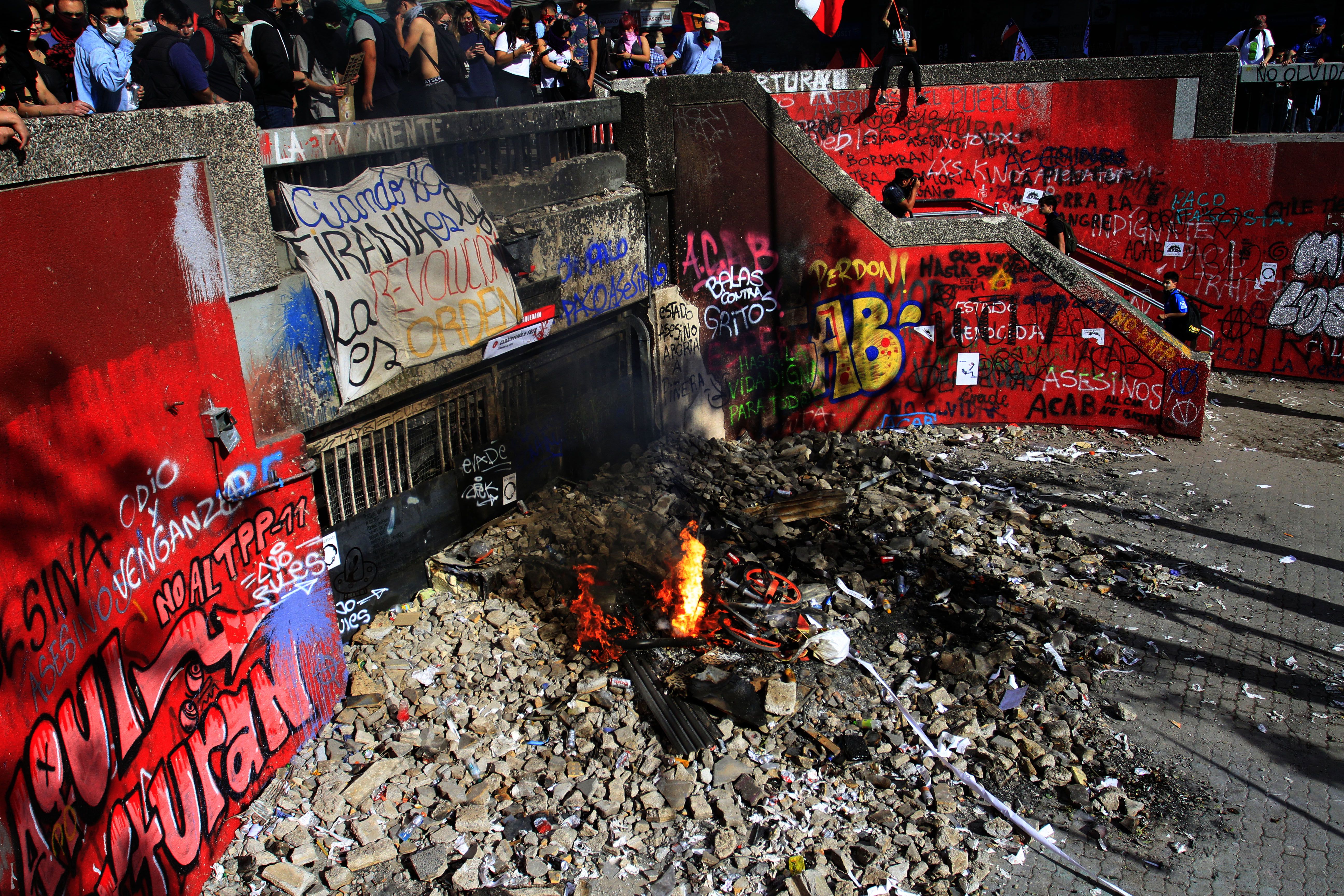 Manifestantes en Plaza Italia