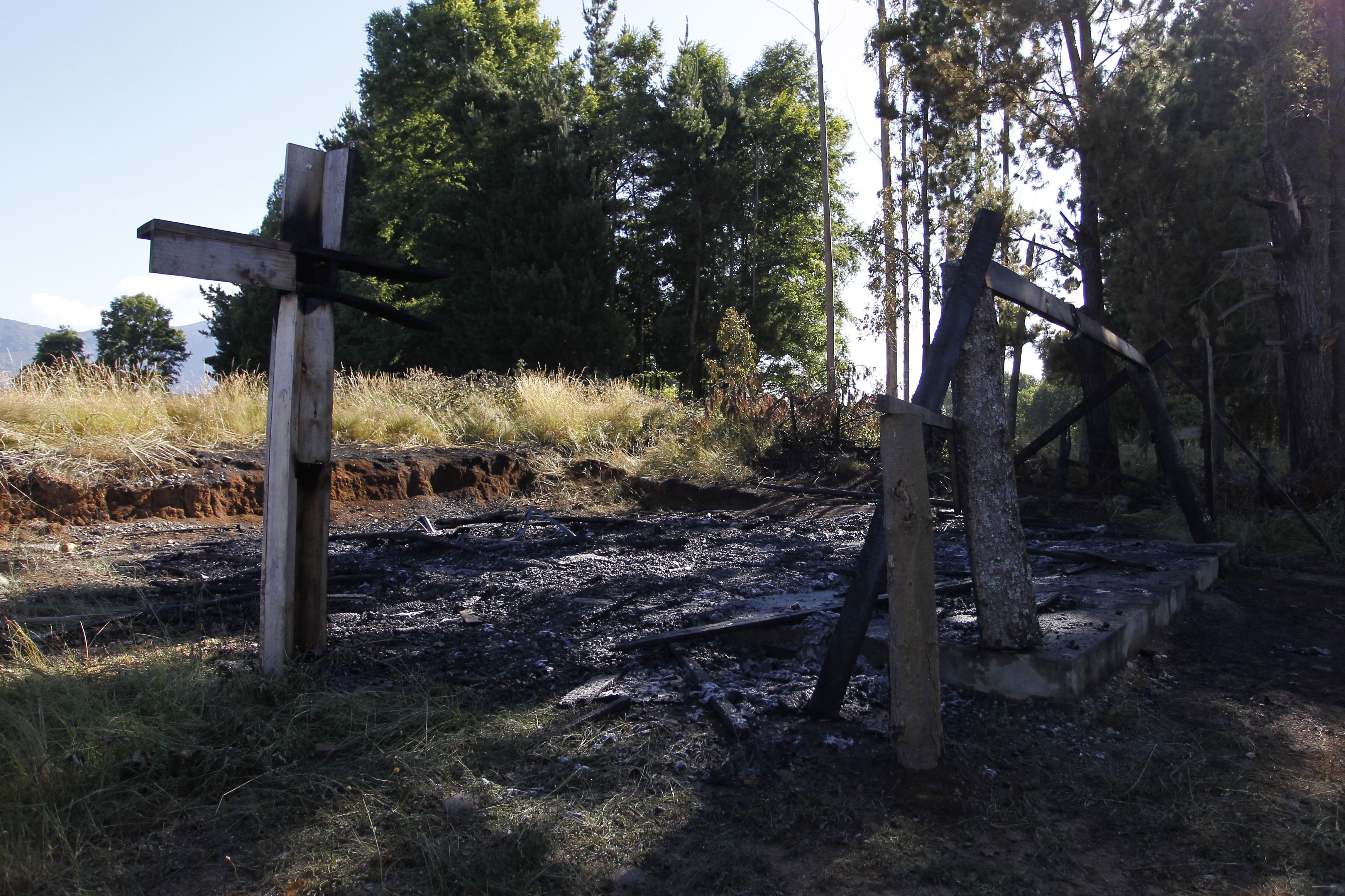 Incendian dos capillas en Cunco en vispera de la llegada del Papa a Temuco.