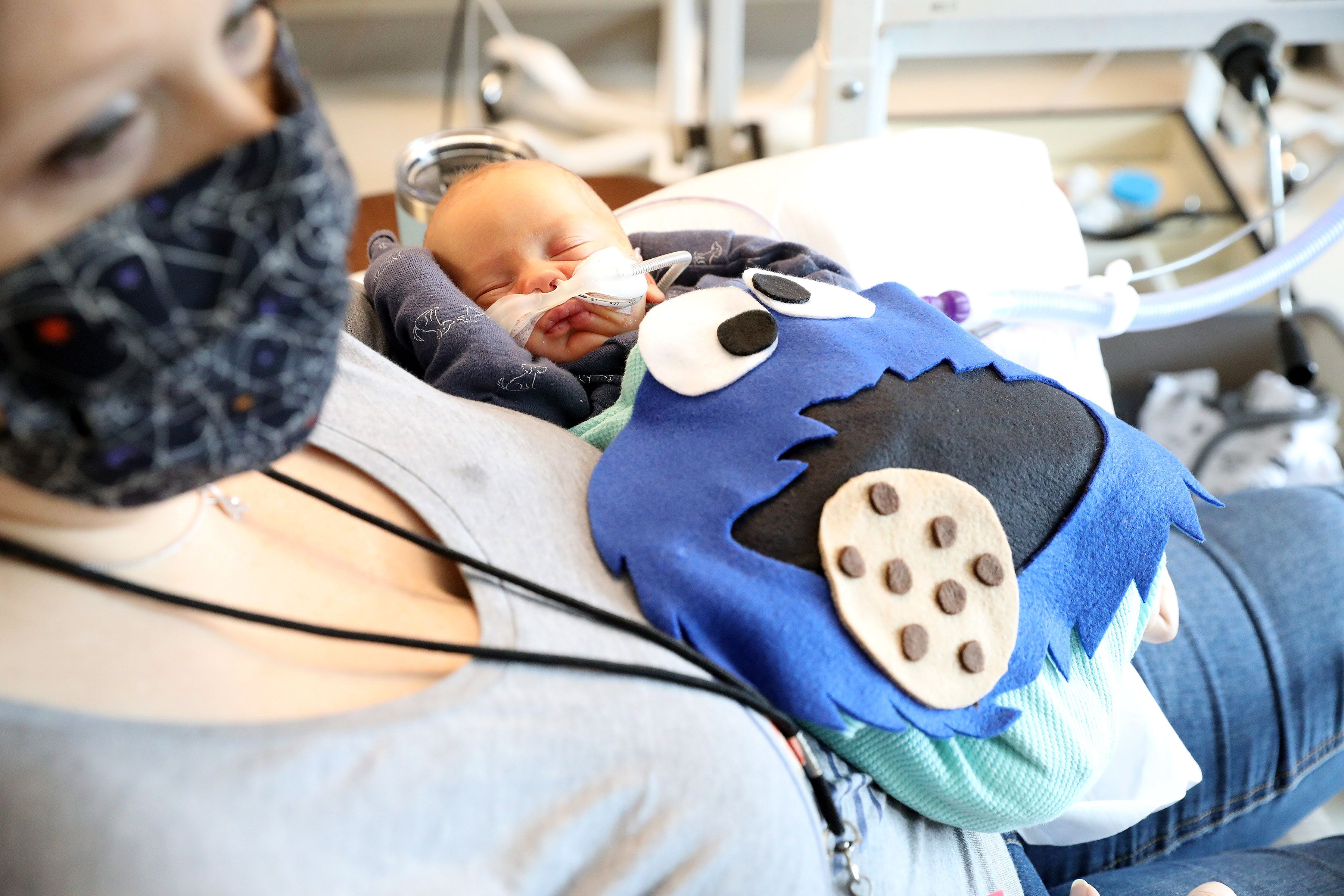 MINI MAHOMIES: Kansas City hospital dresses NICU babies in Chiefs-inspired  gear