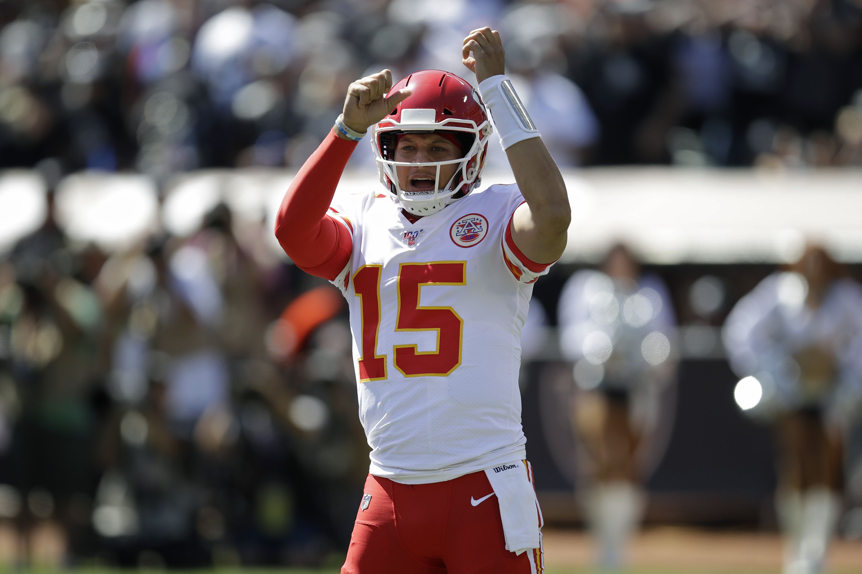 Mahomes throws four TDs as NFL Chiefs edge Raiders - Kuwait Times