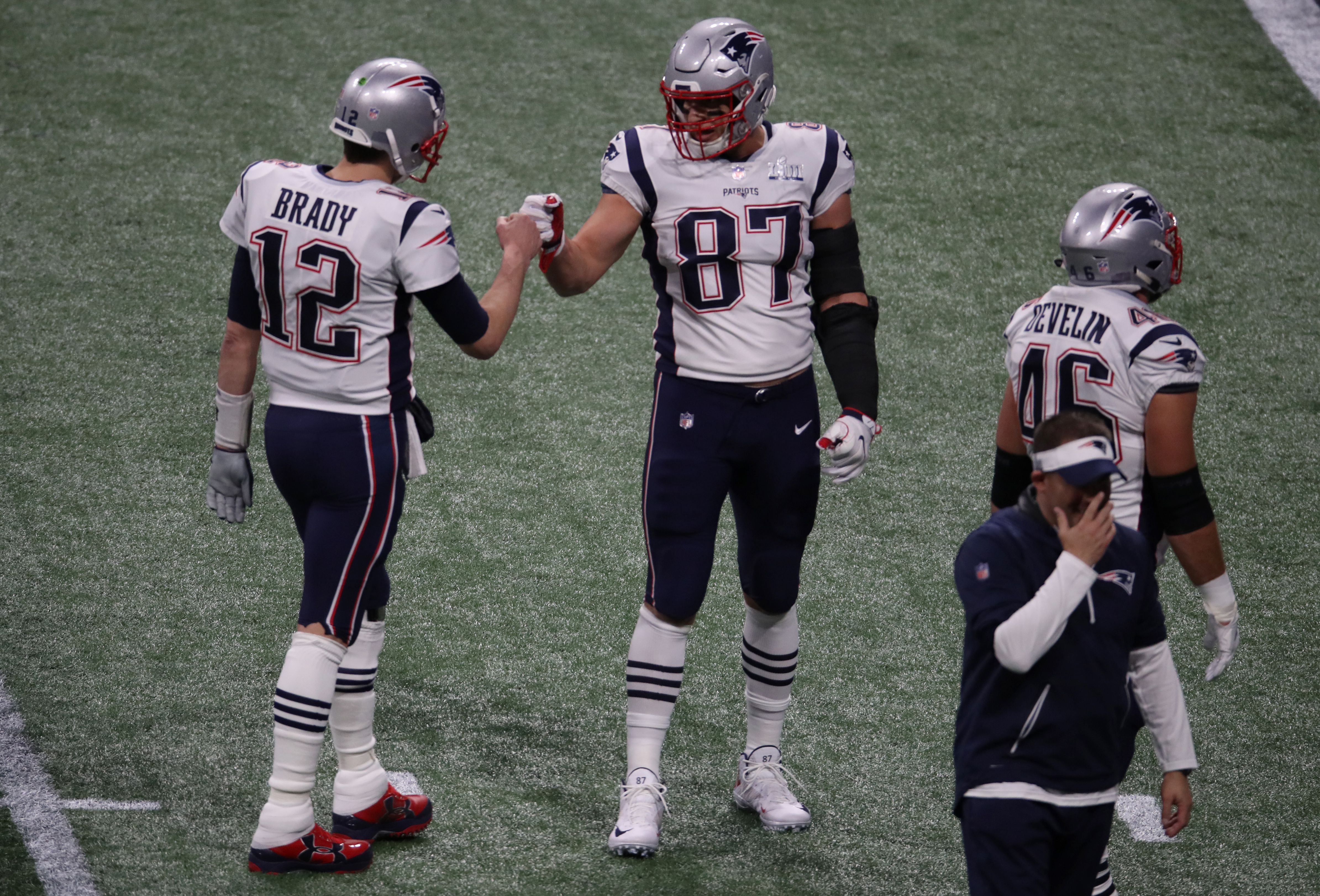 Tom Brady, Rob Gronkowski throw during private workout at UCLA