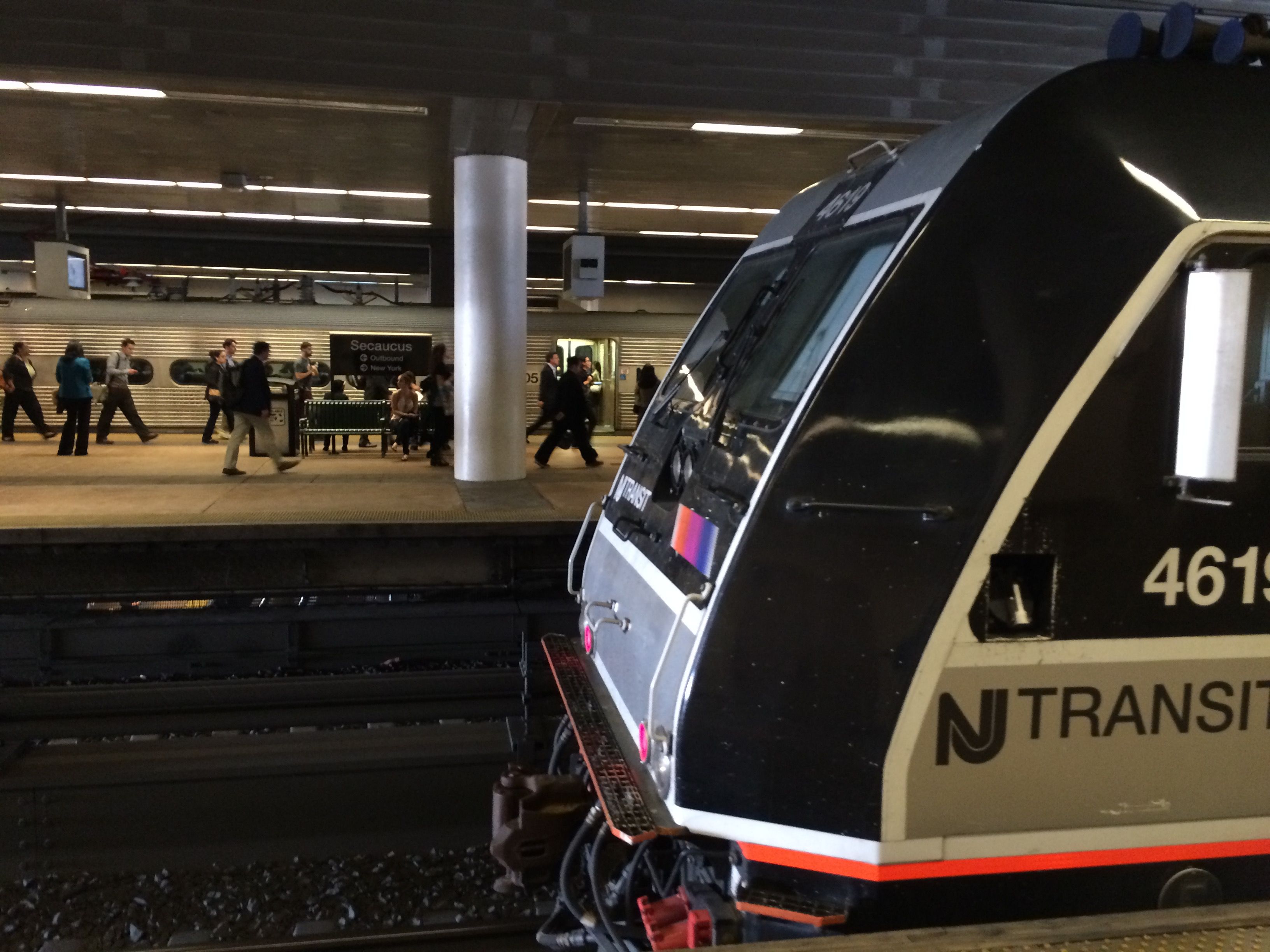 nj transit train schedule live