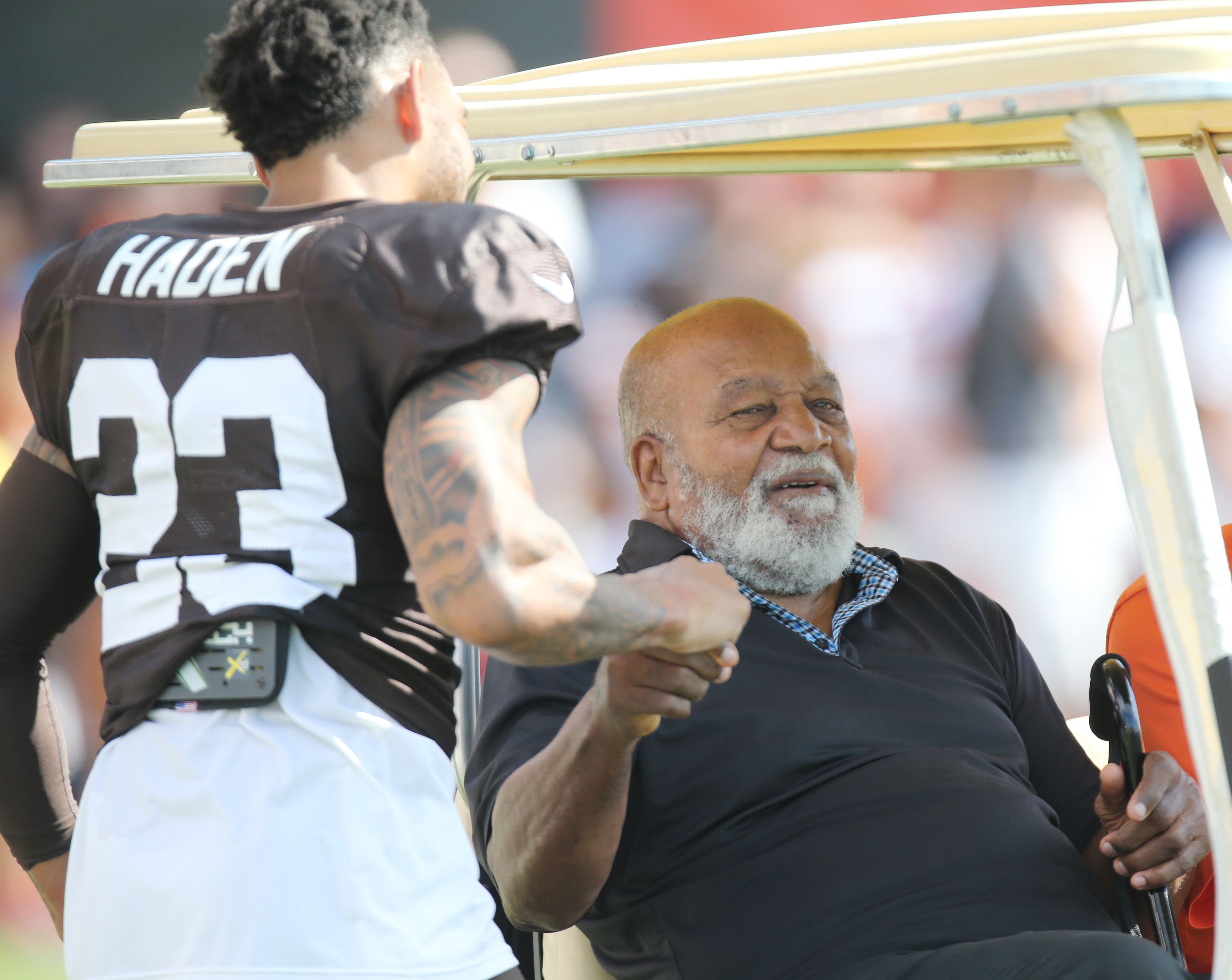 Today in Pro Football History: 1957: Rookie Jim Brown Rushes for 237 Yards  vs. Rams