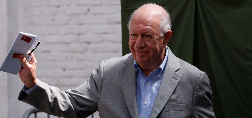 Ex Presidente Ricardo Lagos voto en el Liceo INSUCO