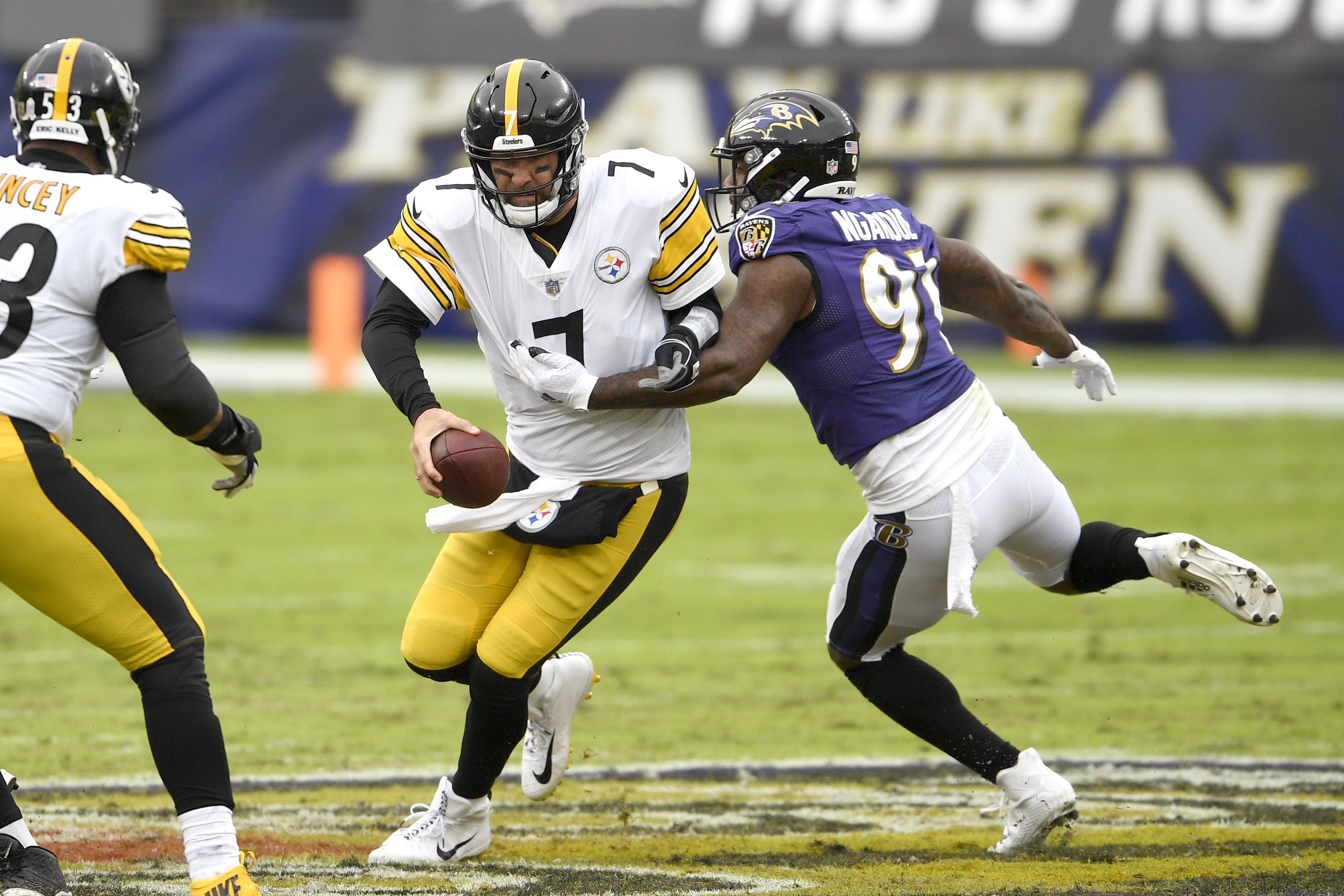 Roethlisberger throws 3 TD passes in return, but Conner, O-line