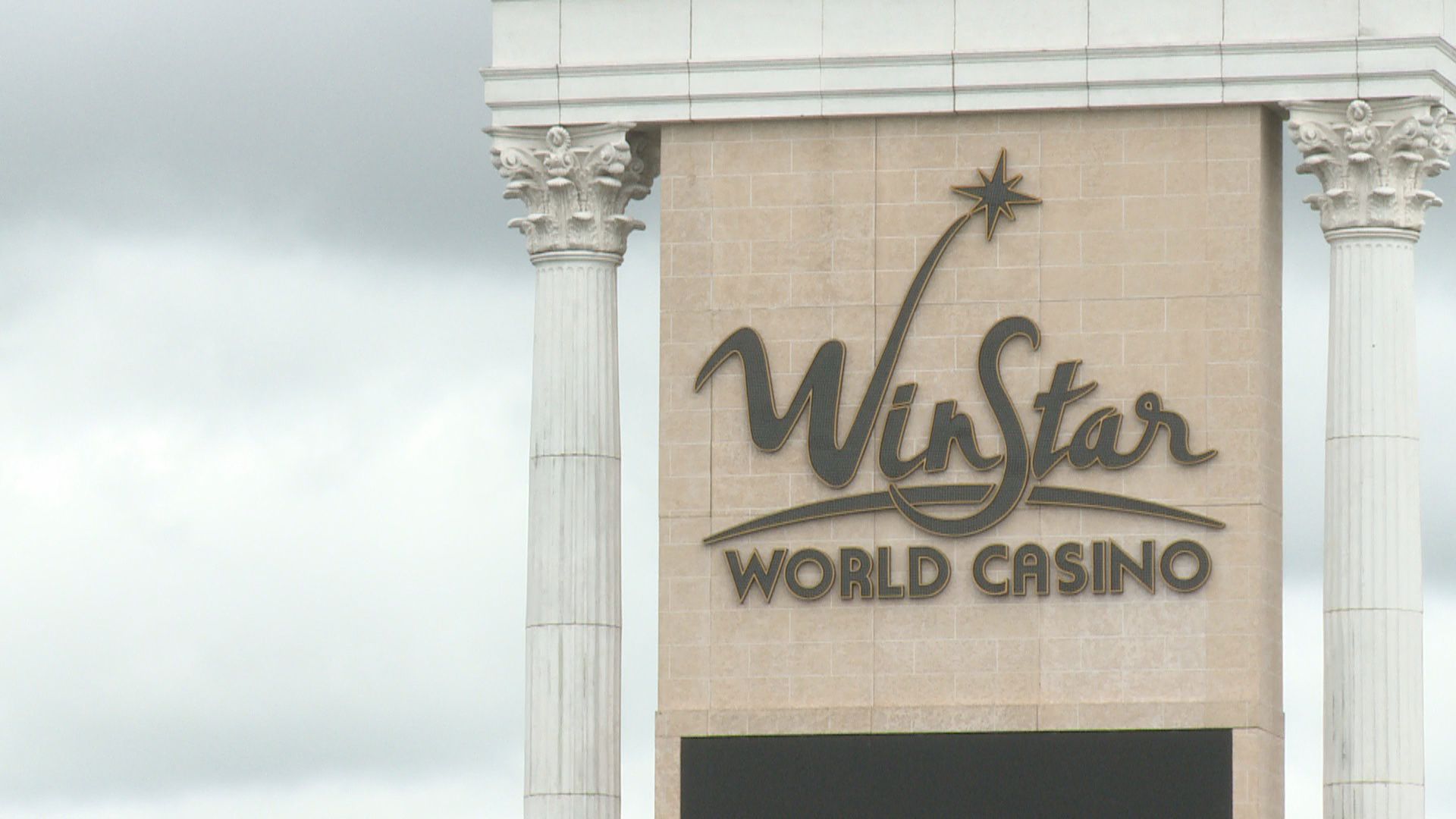 How many slot machines does winstar casino have to be