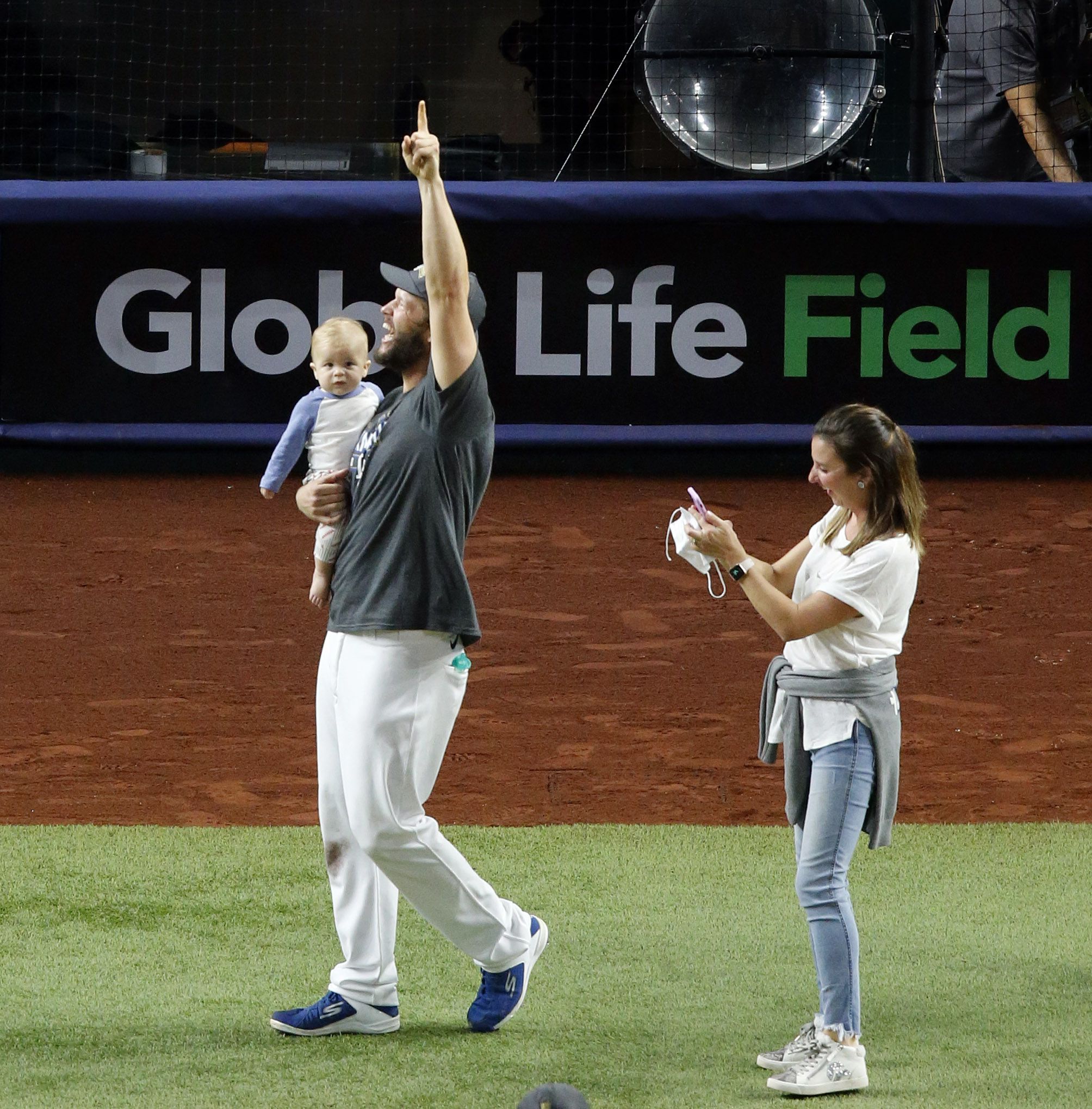 Julio urias' Personal Life, Siblings, Parents, Wife, Kids And