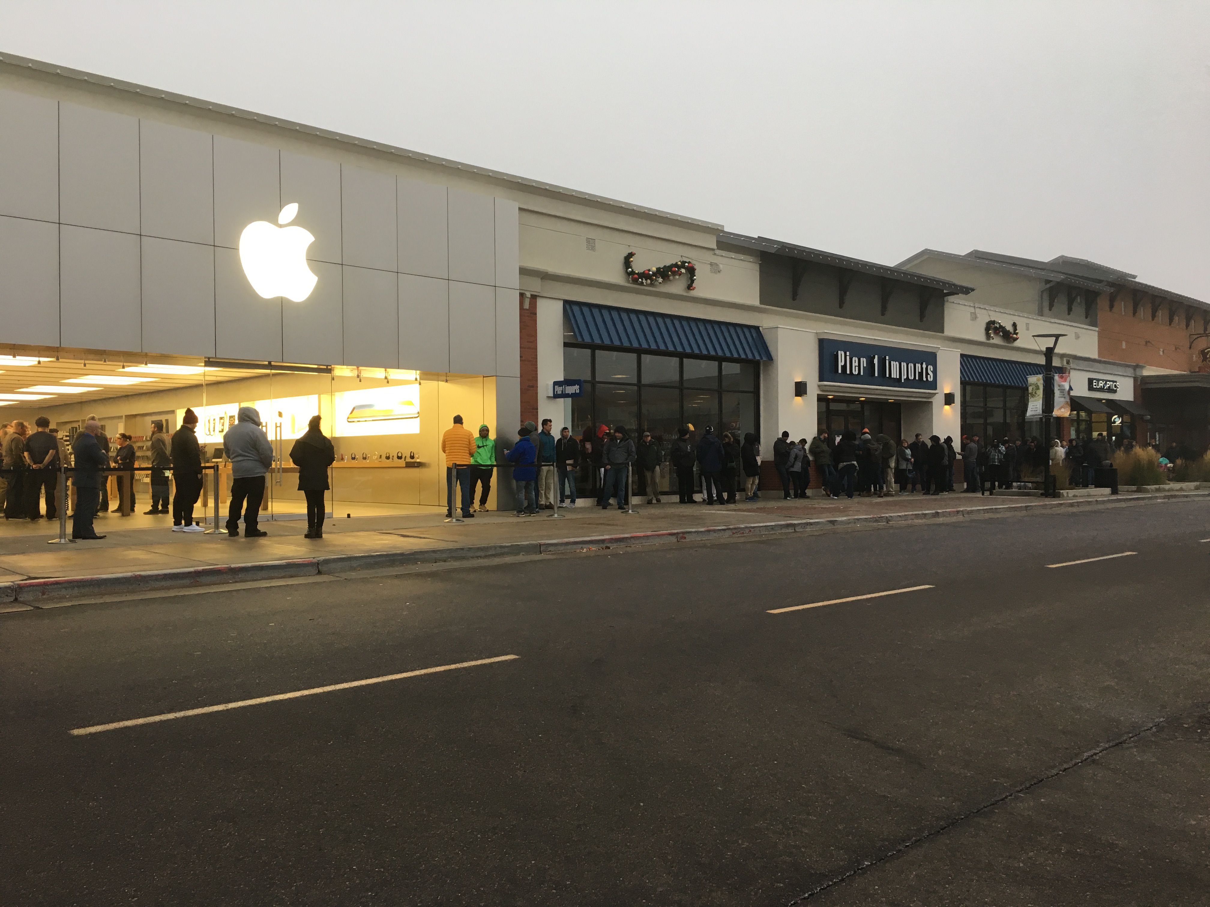 The Promenade Shops at Briargate - Apple Store - Apple