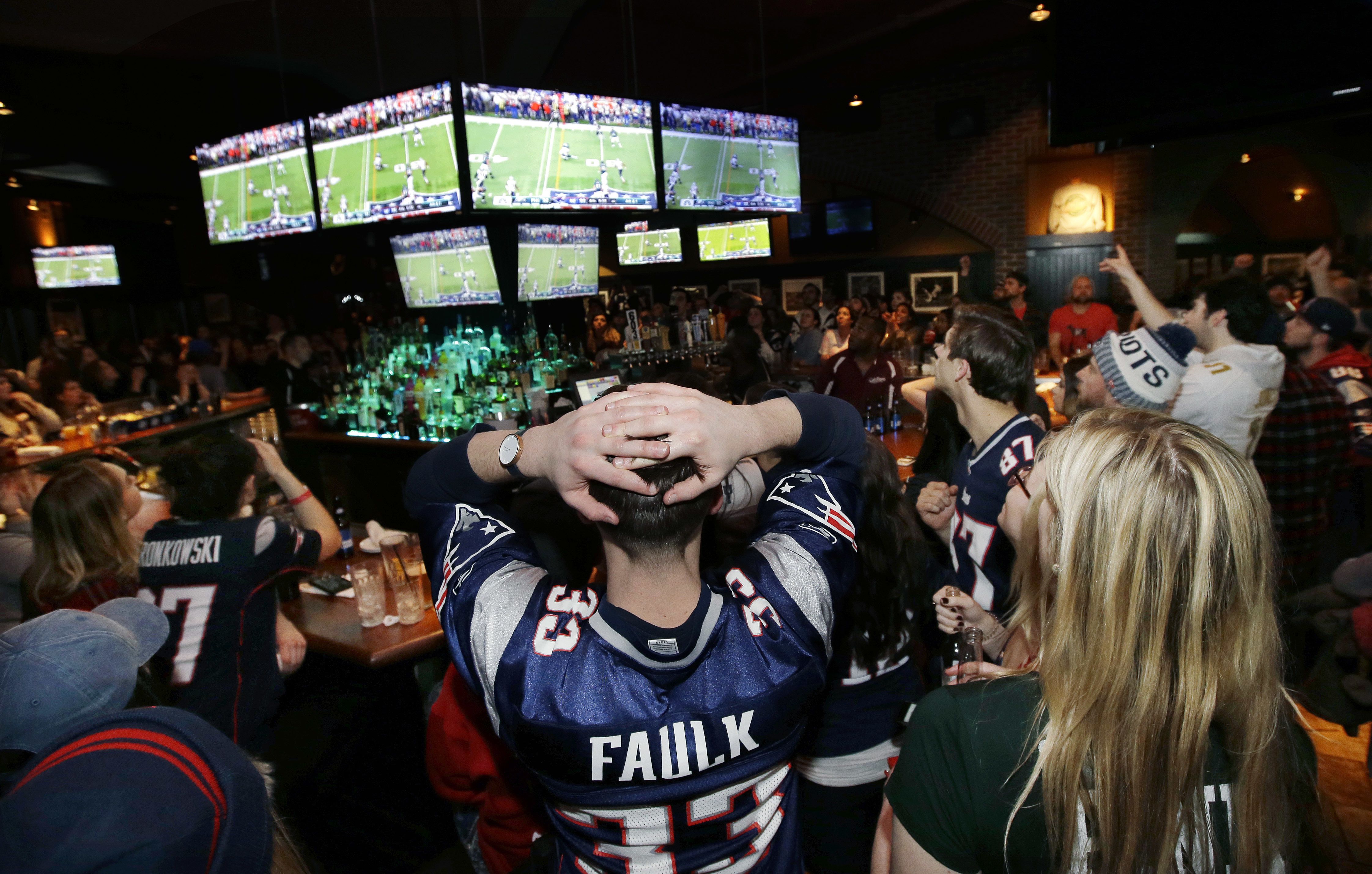 AT&T's DirecTV signs deal to offer NFL Sunday Ticket games to bars and  casinos