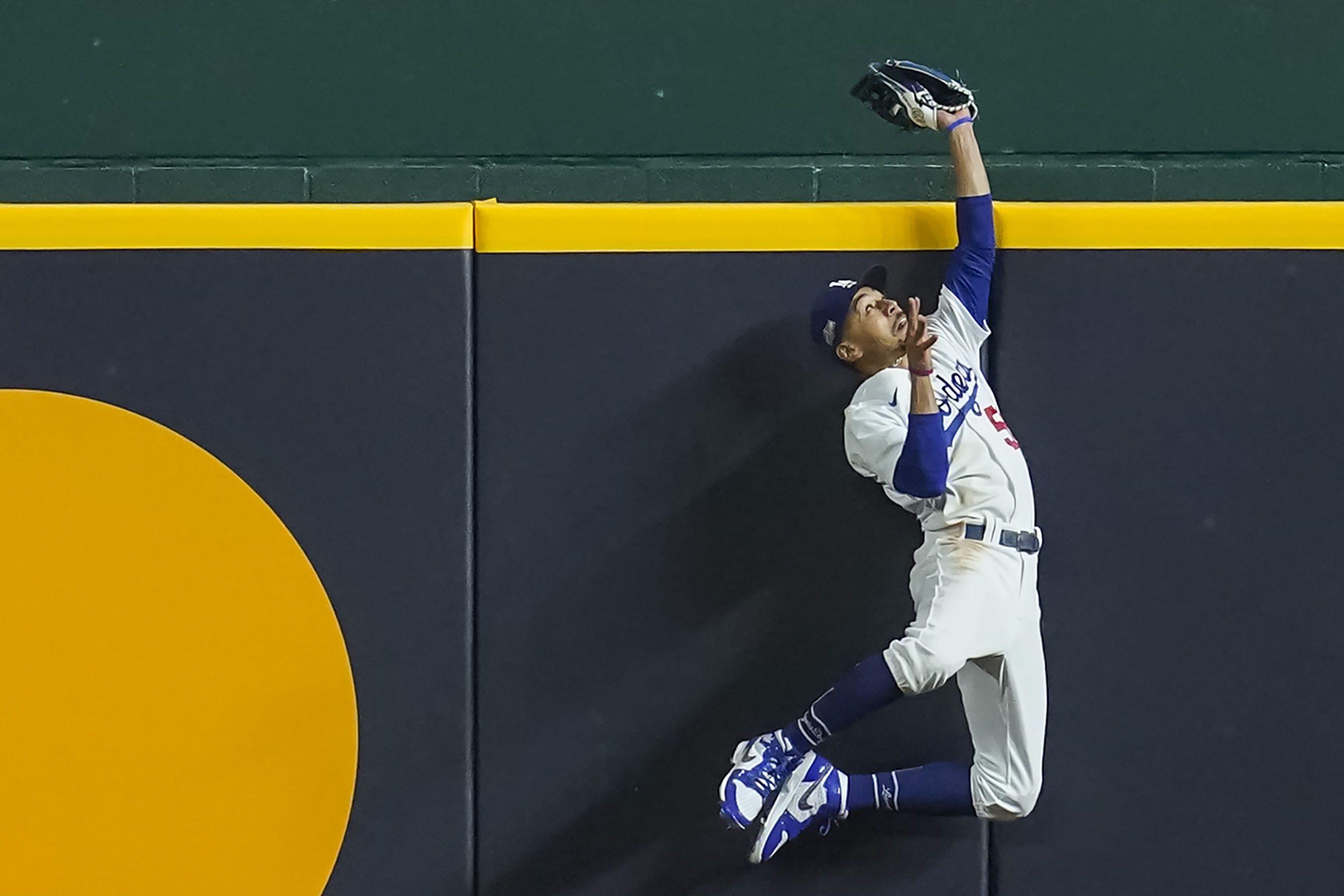 Dodgers Highlights: Mookie Betts Takes Live BP, Cody Bellinger Hits Home Run