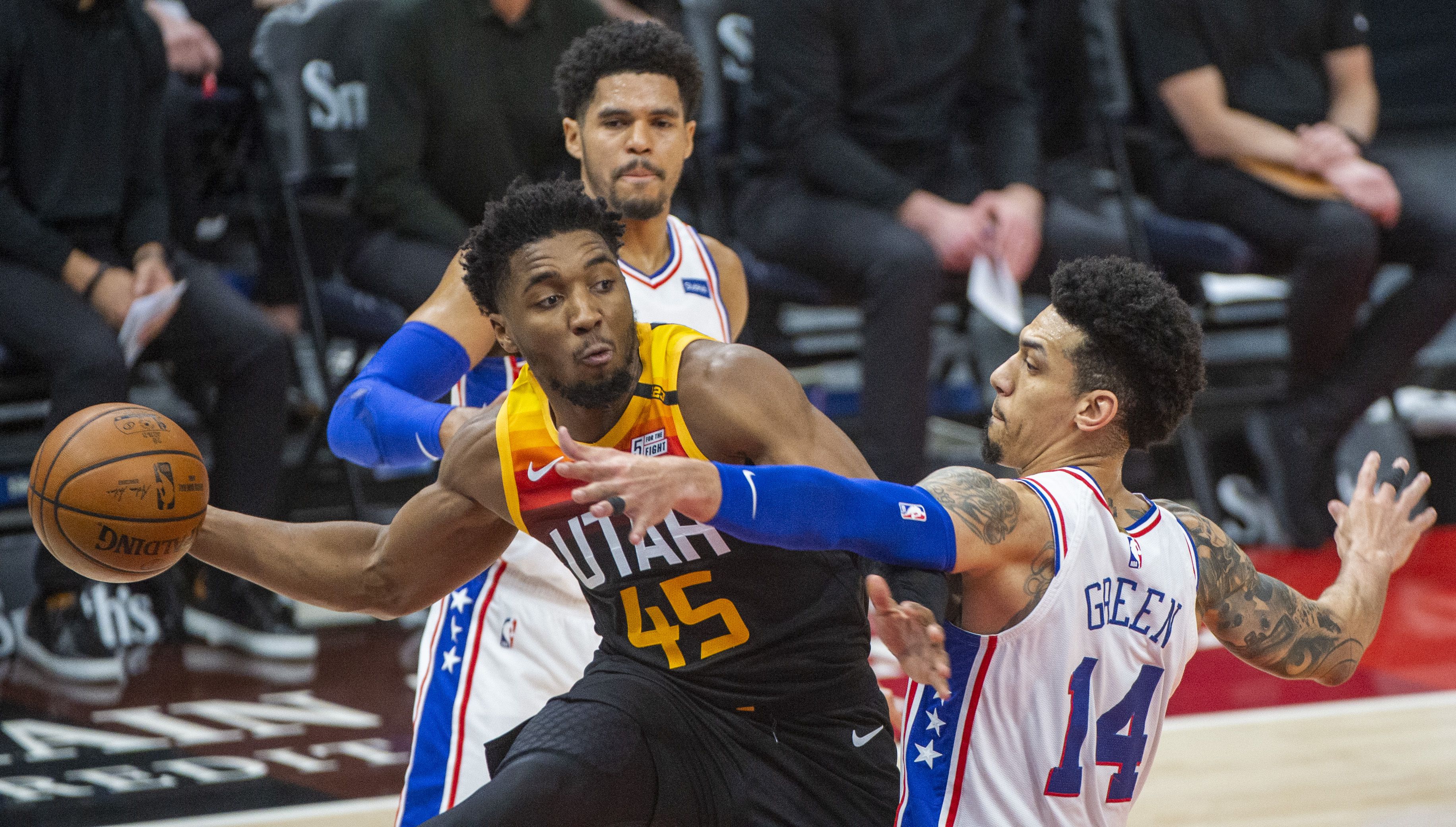 Donovan Mitchell Cools Off Jordan Clarkson With Water - 76ers vs Jazz