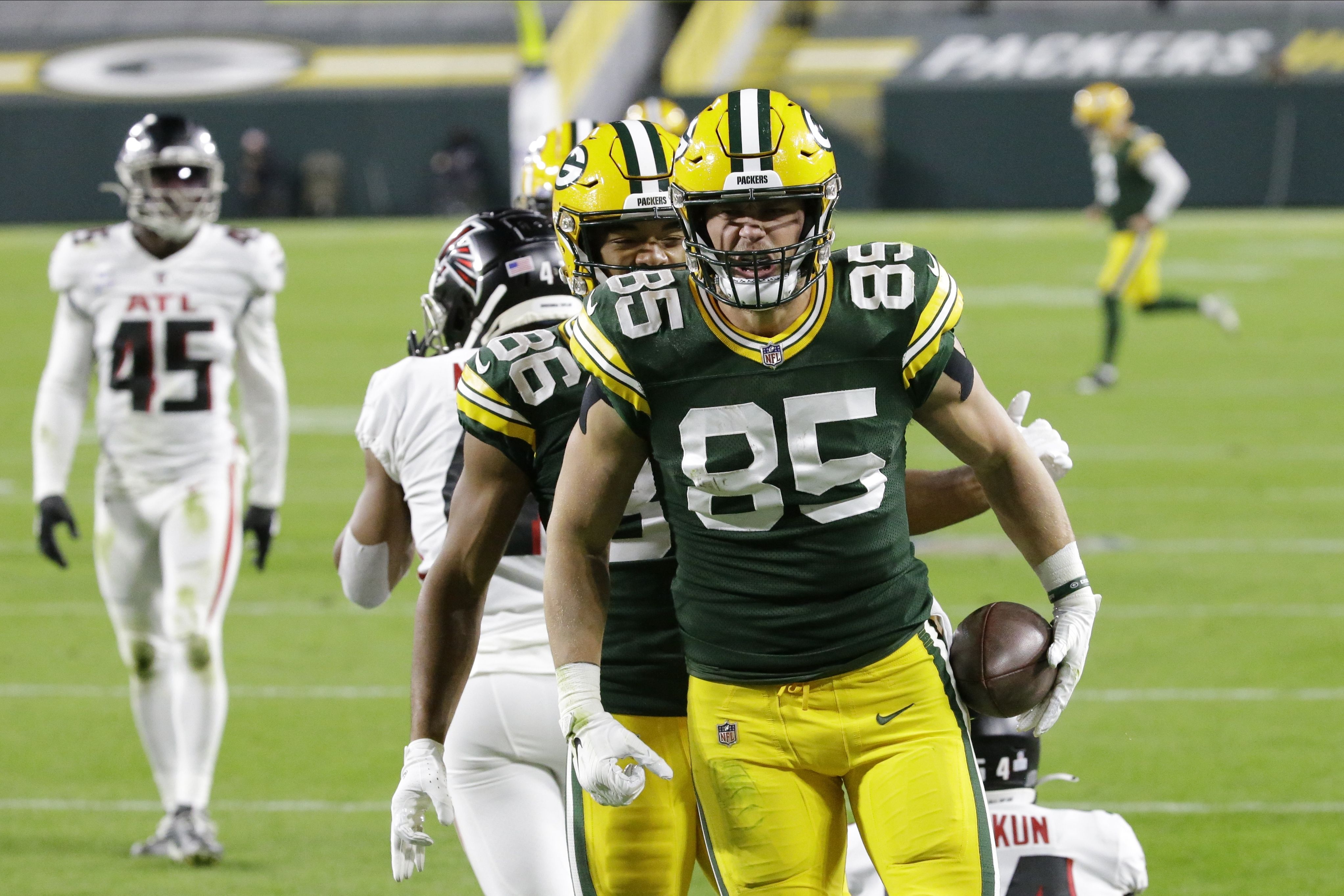 Green Bay Packers tight end Robert Tonyan (85) celebrates with