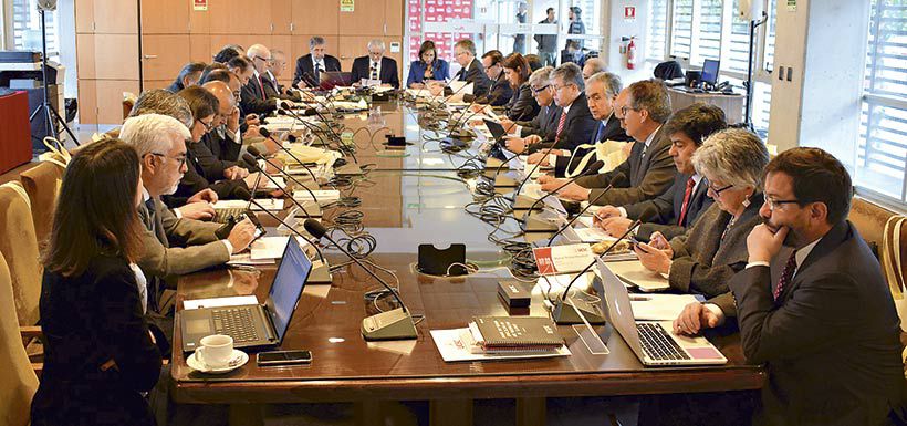 Reunión mensual del Consejo de Rectores junto a la jefa de la División de Educación Superior.