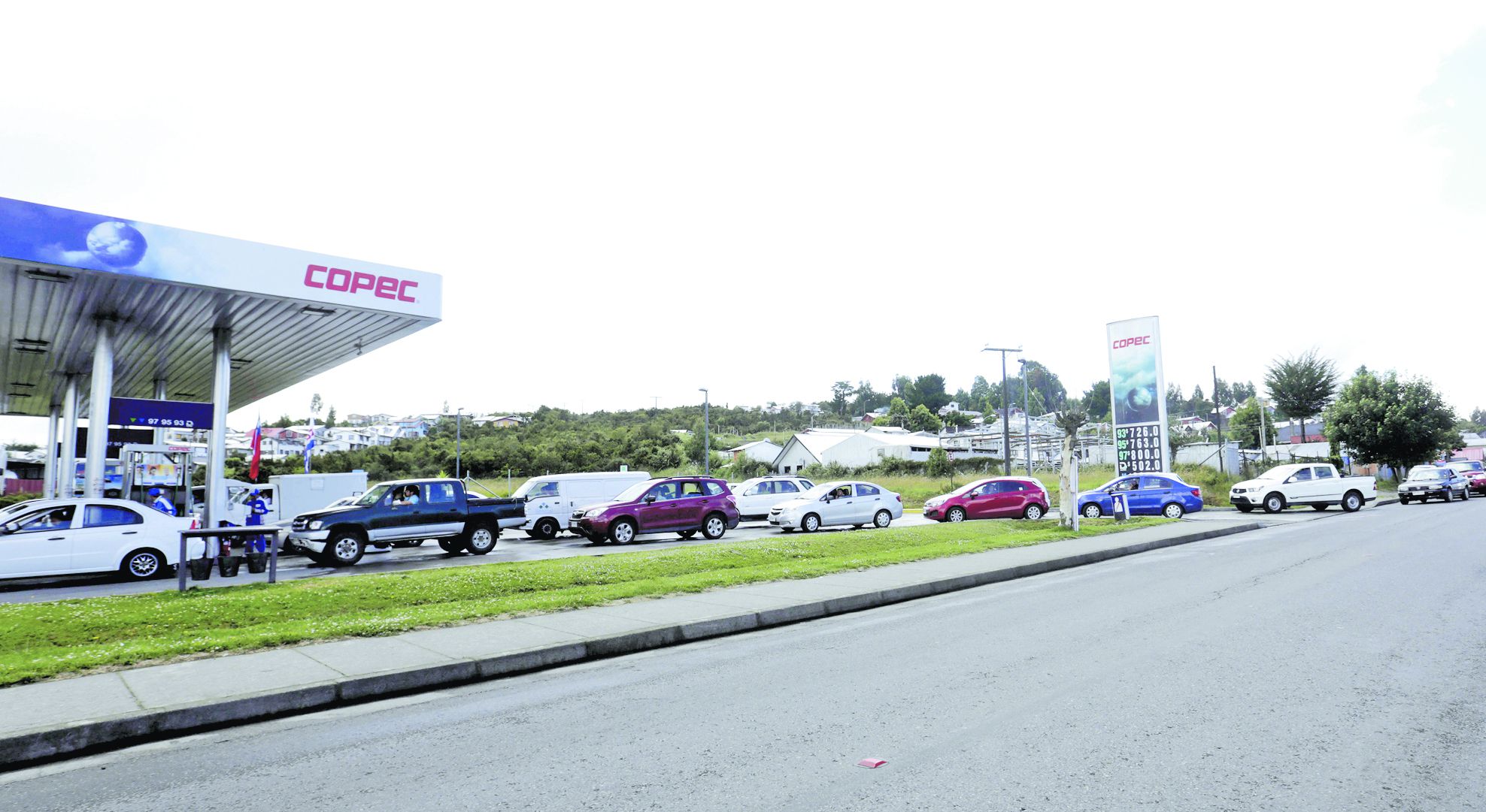 Cars gather at a gas station during a tsunami alert at Calbuco town after a quake hit Chiloe island