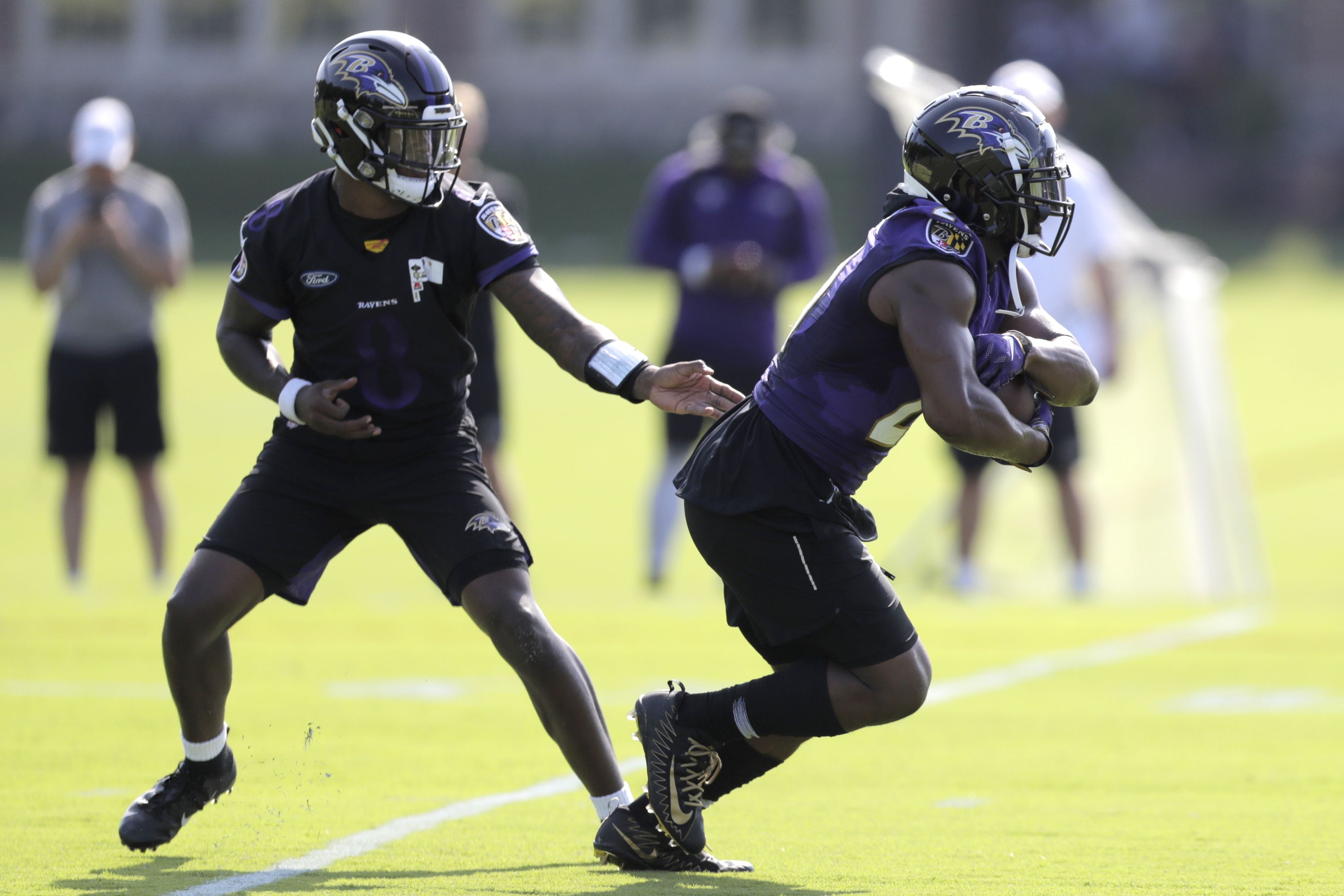 Ravens camp observations: What no wristband means for Lamar