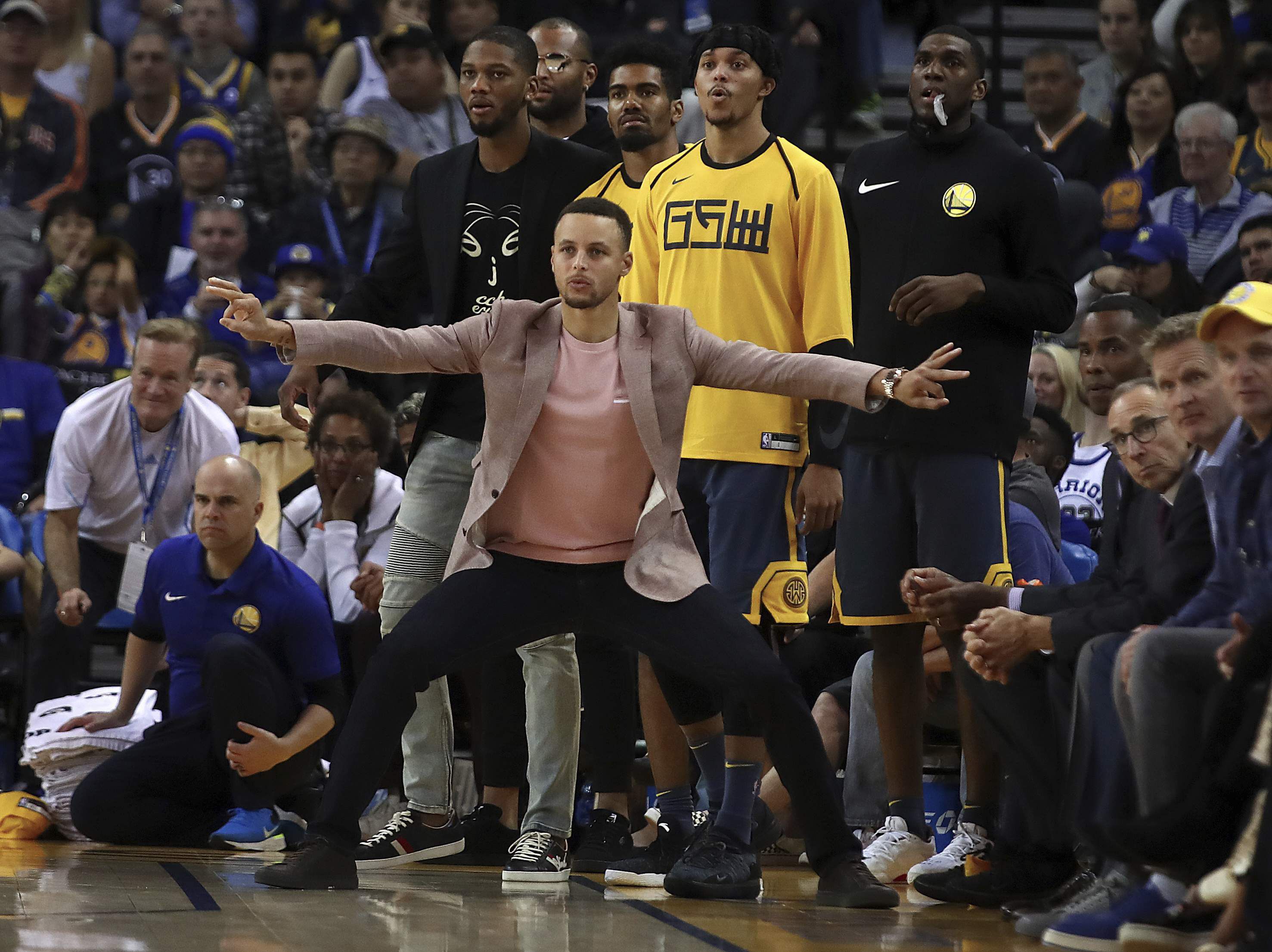 Riley Curry is the cutest Warriors fan ever