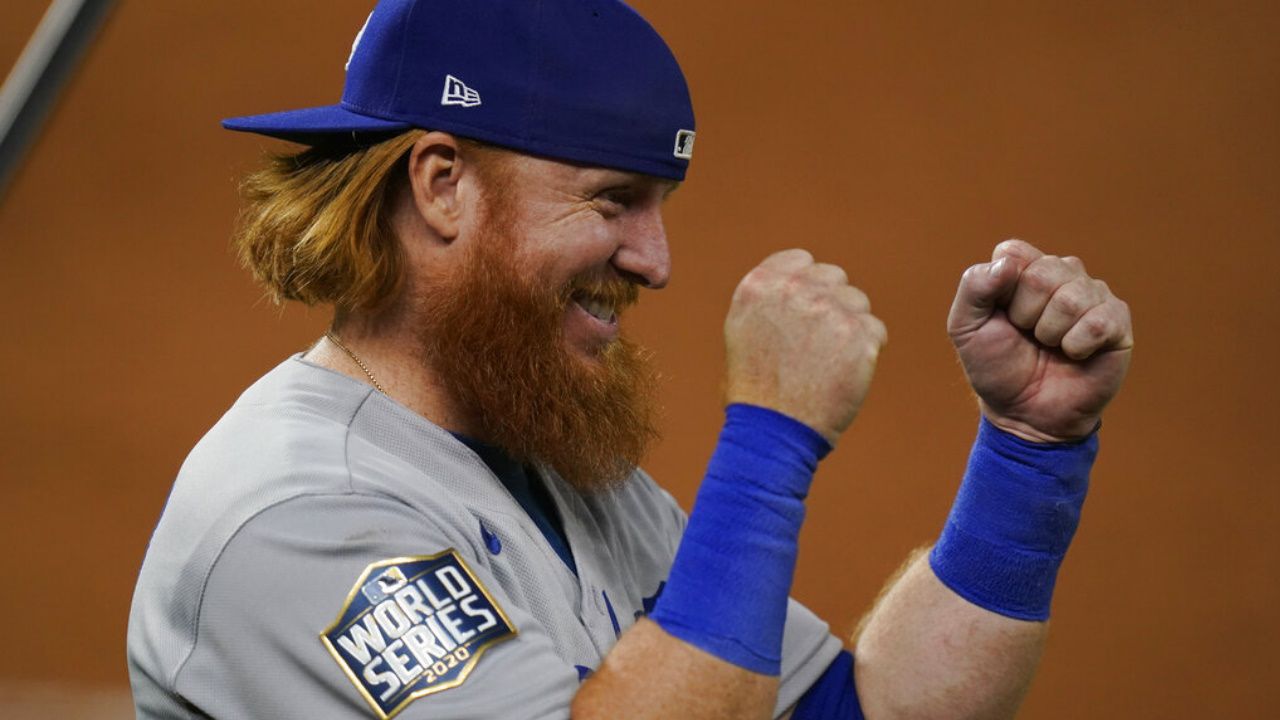 Dodgers mainstay Justin Turner pulled from World Series clincher