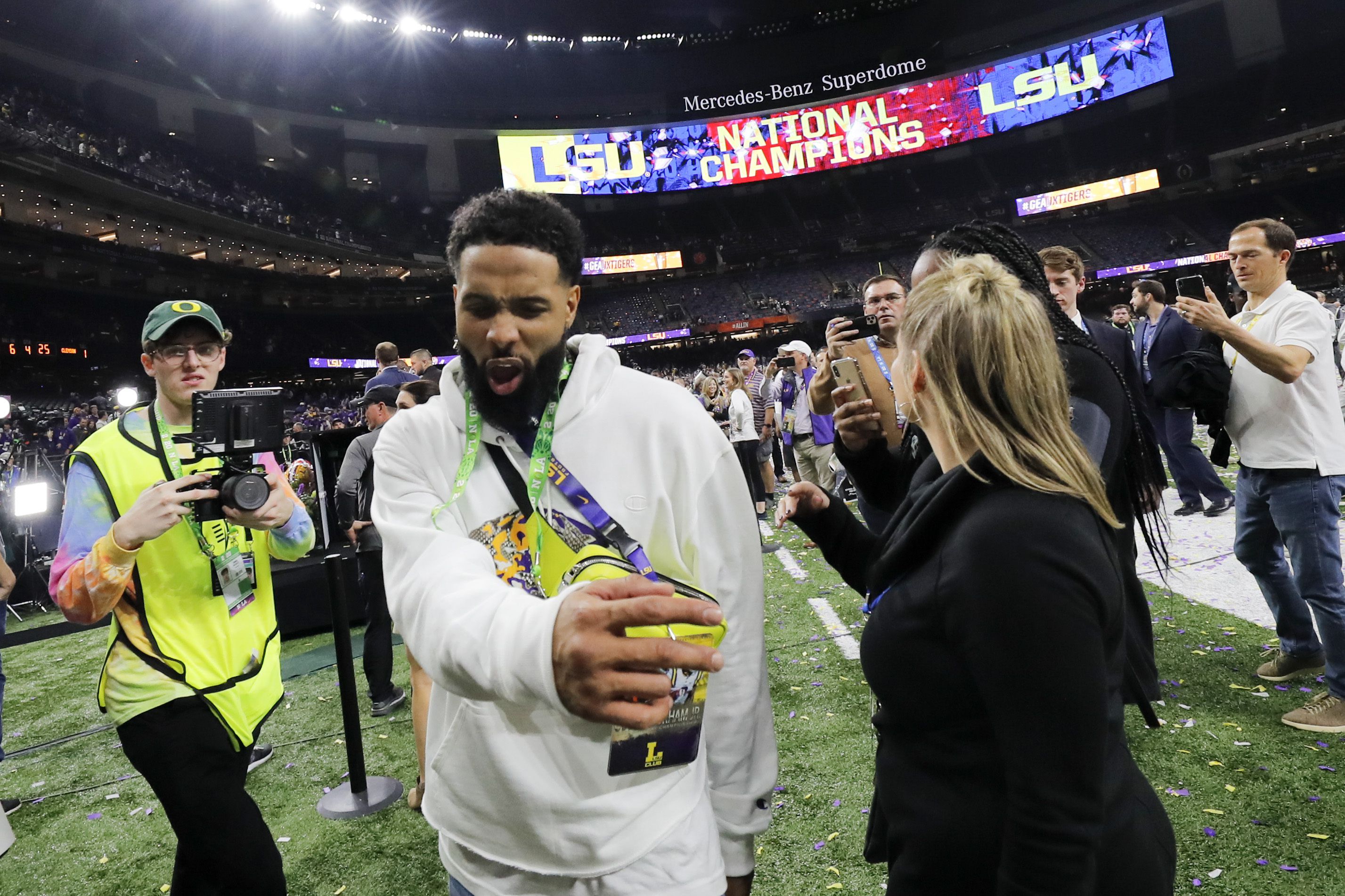 Throwback: Giants' Odell Beckham signs with LSU on National