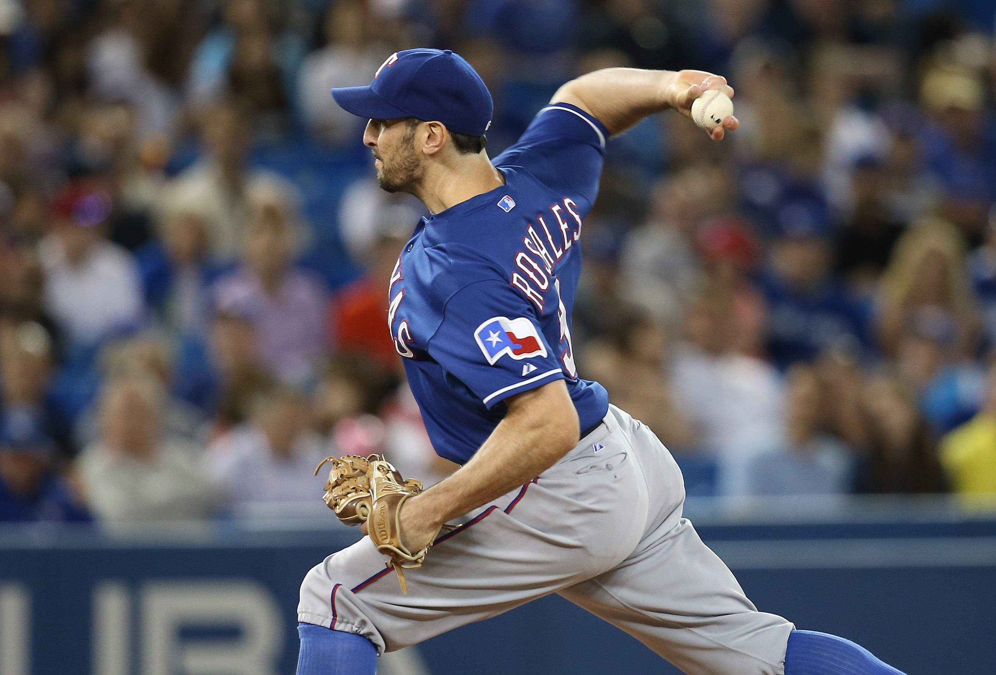 ADOM :: Baseball player 'pitches in' to help