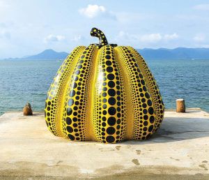 Imagen-Enchanting-Travels-Japan-Tours-Naoshima-Art-naoshima_yayoi_kusama_pumpkin-e1577975983109-300x258.jpg