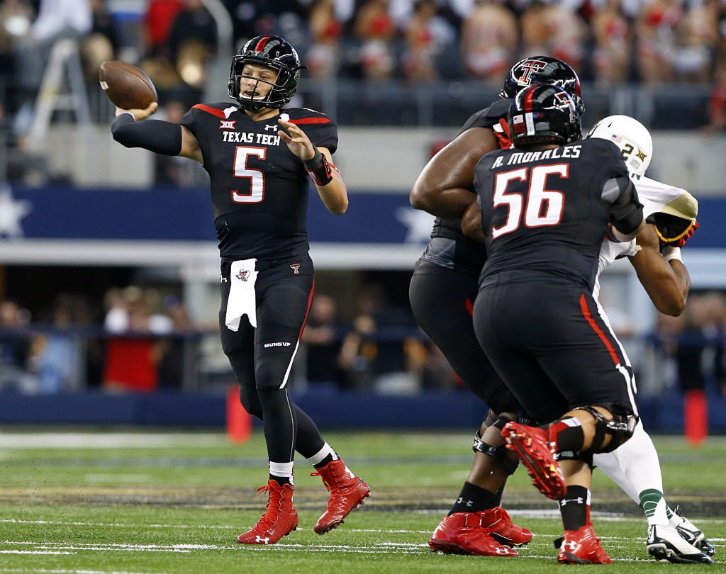 Patrick Mahomes Texas Tech Red Raiders Unsigned White Jersey Running with  Ball vs. West Virginia Photograph