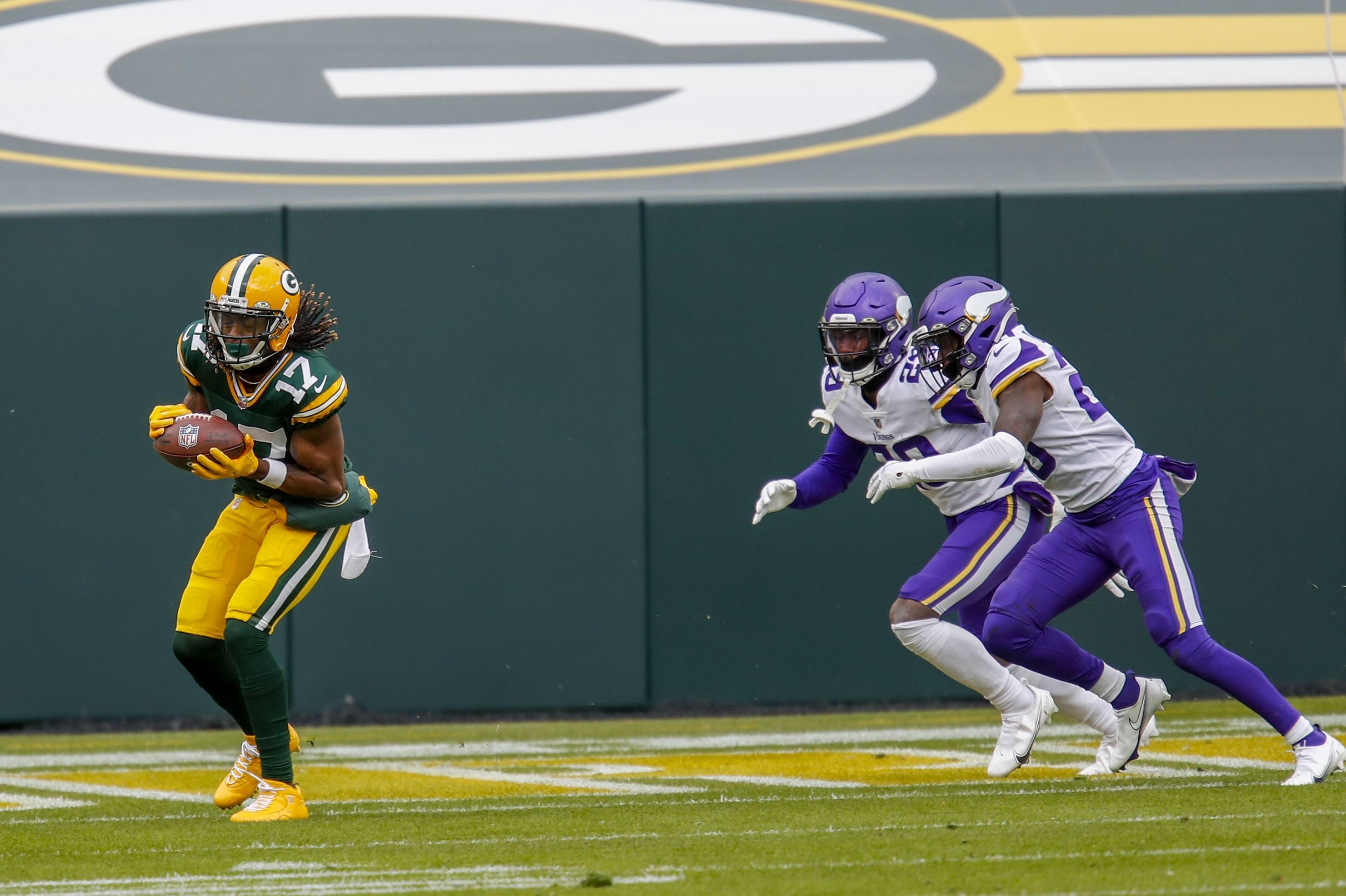 Cook's 4 TDs help Vikings knock off Packers 28-22