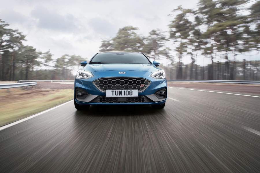 2019_FORD_FOCUS_ST_23-LOW-900x600.jpg