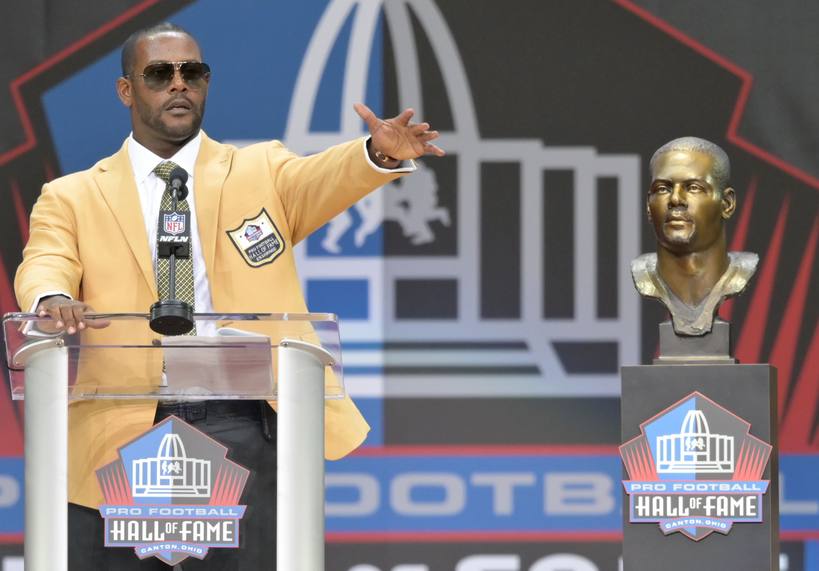 New England Patriots on X: New #Patriots Hall of Famer Ty Law to be  honored at halftime tomorrow night:  #NYJvsNE   / X