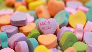 UPDATE] The Company That Makes Those Iconic Candy Hearts Shut Down Suddenly