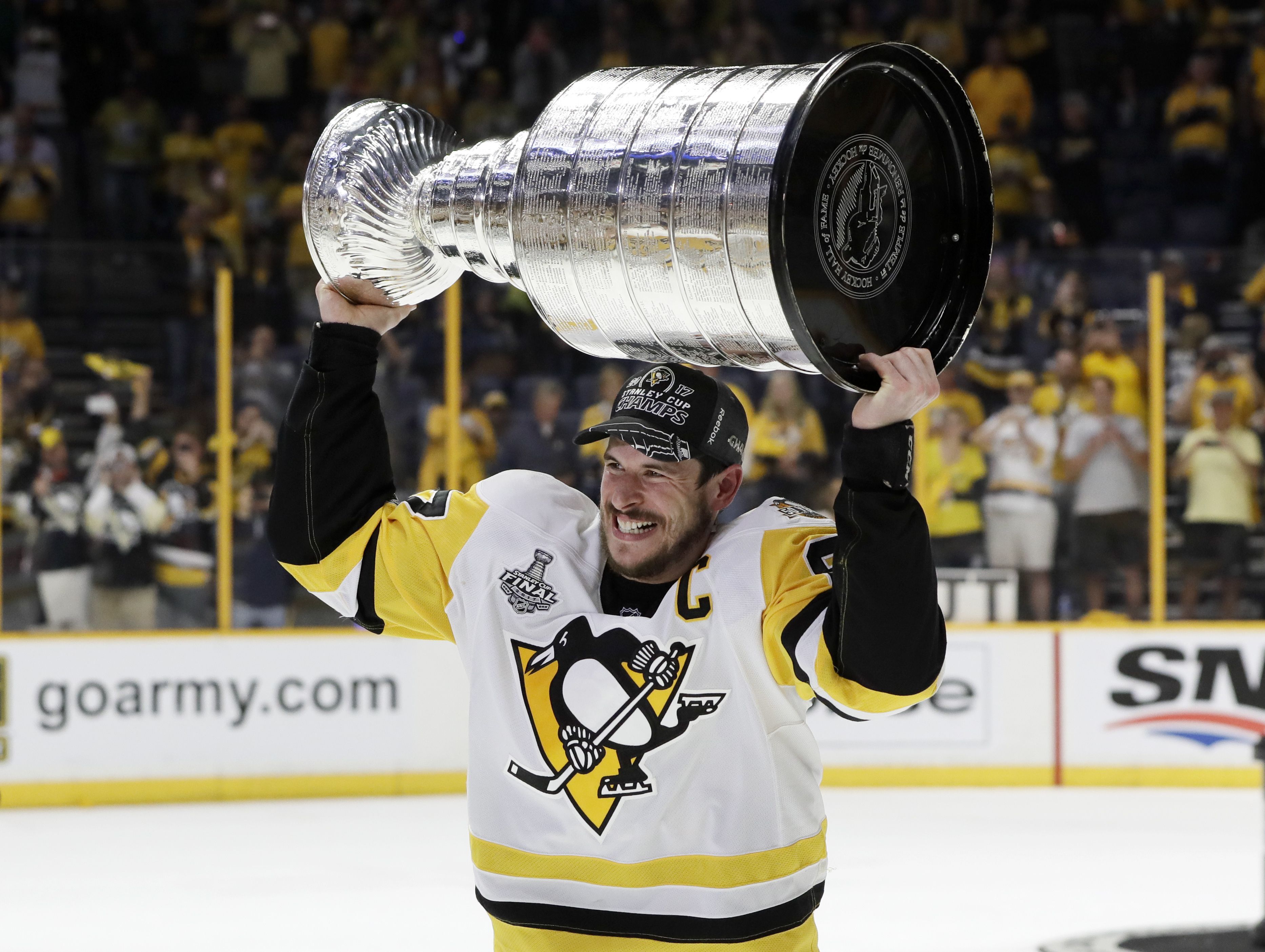 Bryan Rust's hat trick rallies Penguins past Senators