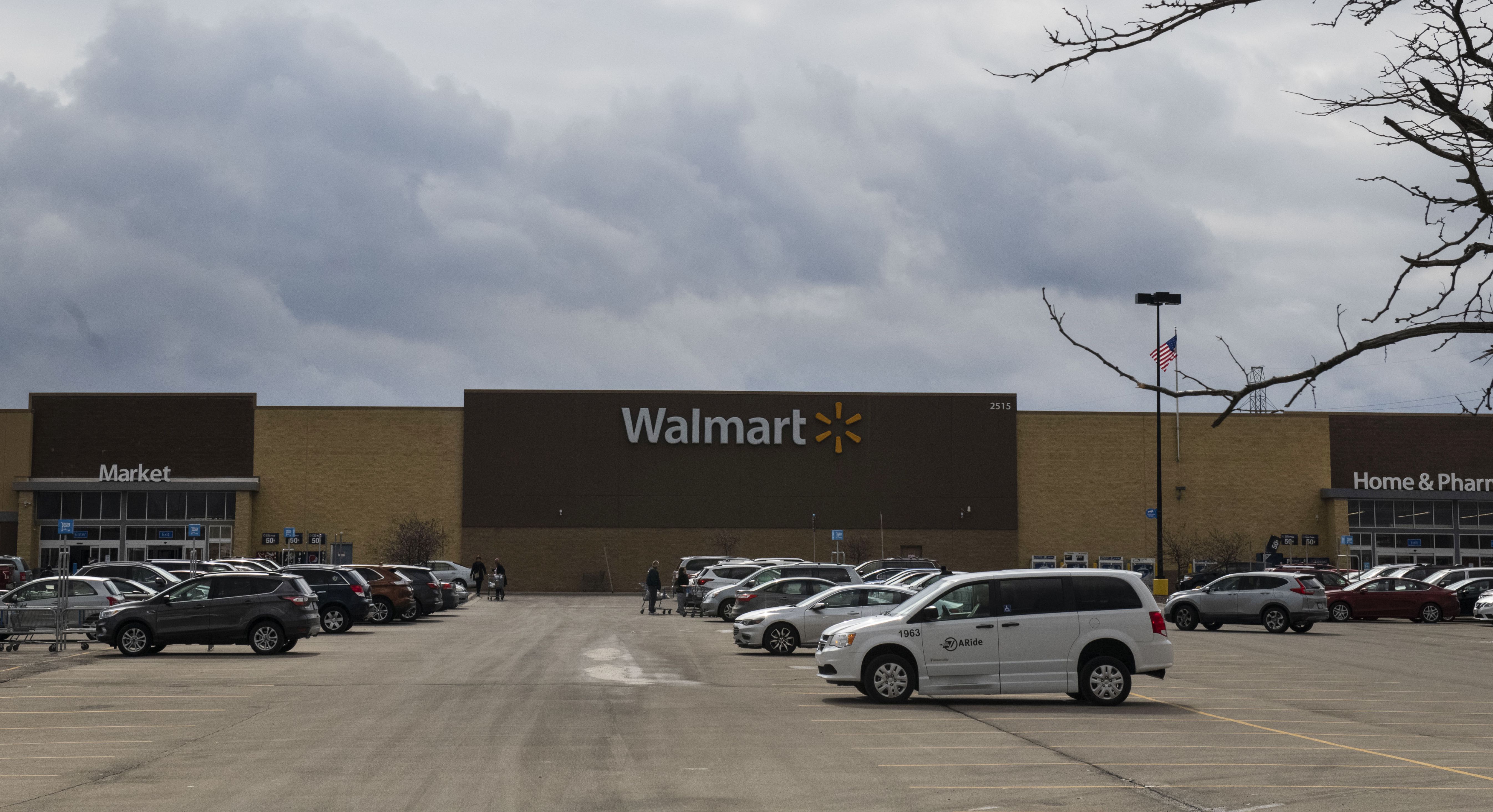 Walmart workers test positive for coronavirus in Vegas