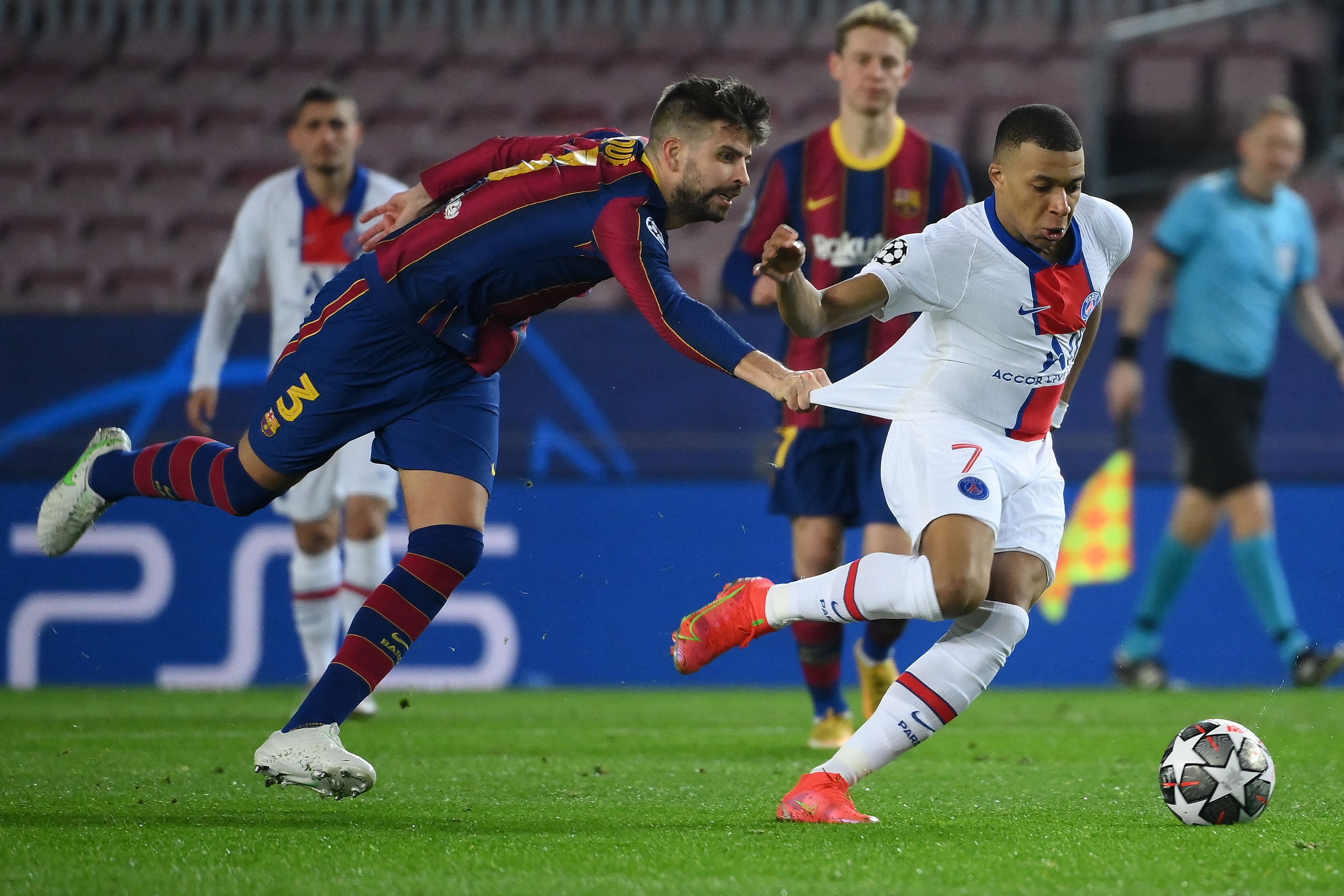 Pique y Mbappé.